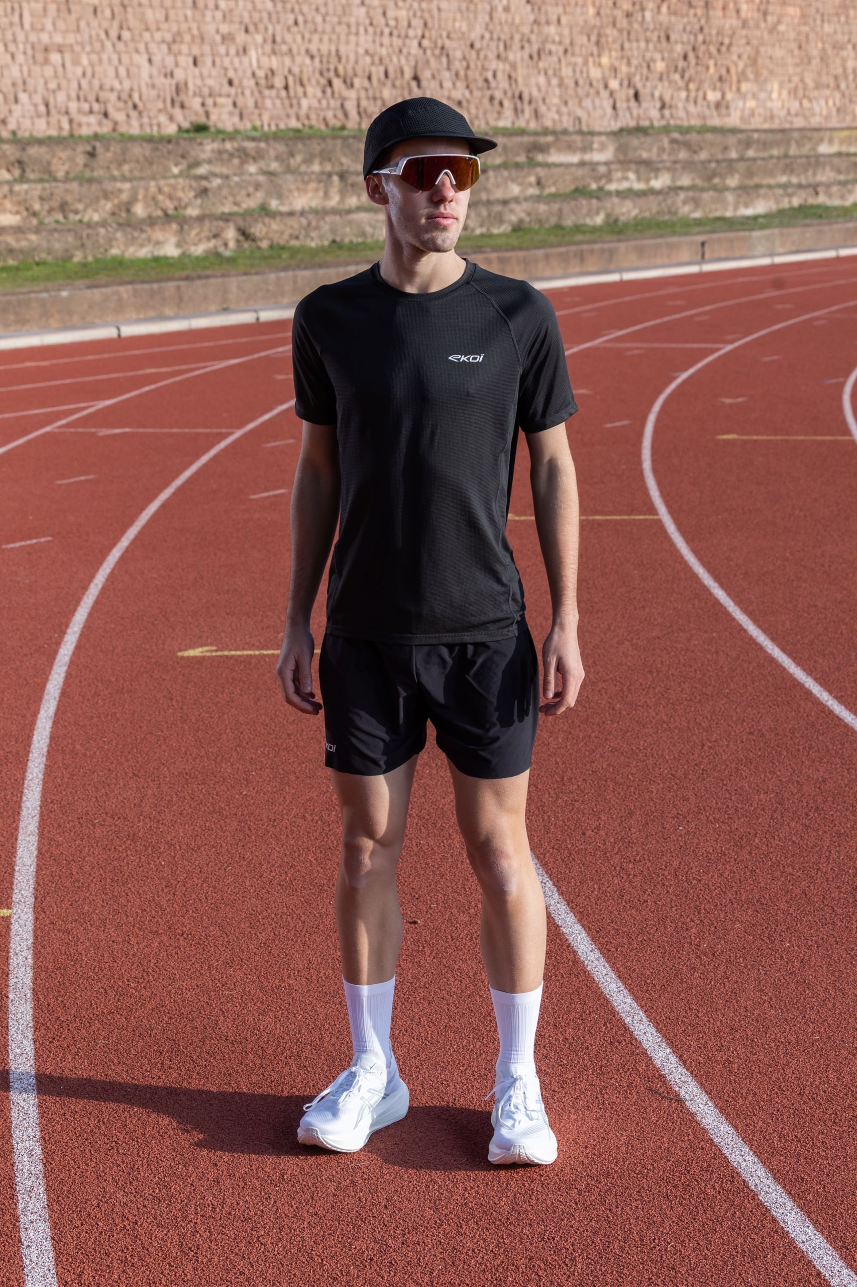 Spécialiste du cyclisme, EKOÏ arrive dans le running avec une collection textile technique. Trois gammes pensées pour l’entraînement et la compétition.