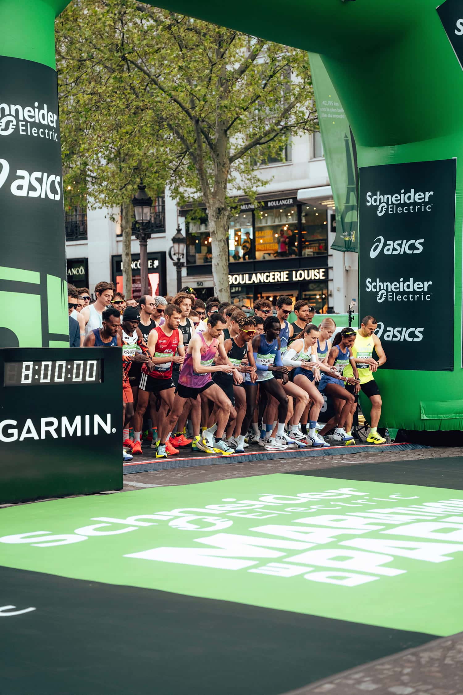 Emmanuel Roudolff-Levisse brille à Paris, 6e en 2h05'58, record perso et 1er Français, confirmant un hiver prometteur sur semi.