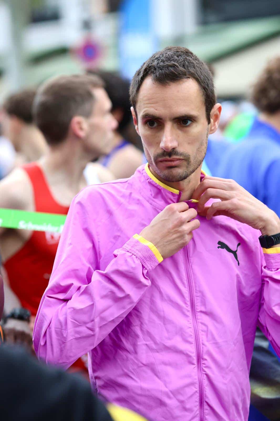 Emmanuel Roudolff-Levisse brille à Paris, 6e en 2h05'58, record perso et 1er Français, confirmant un hiver prometteur sur semi.