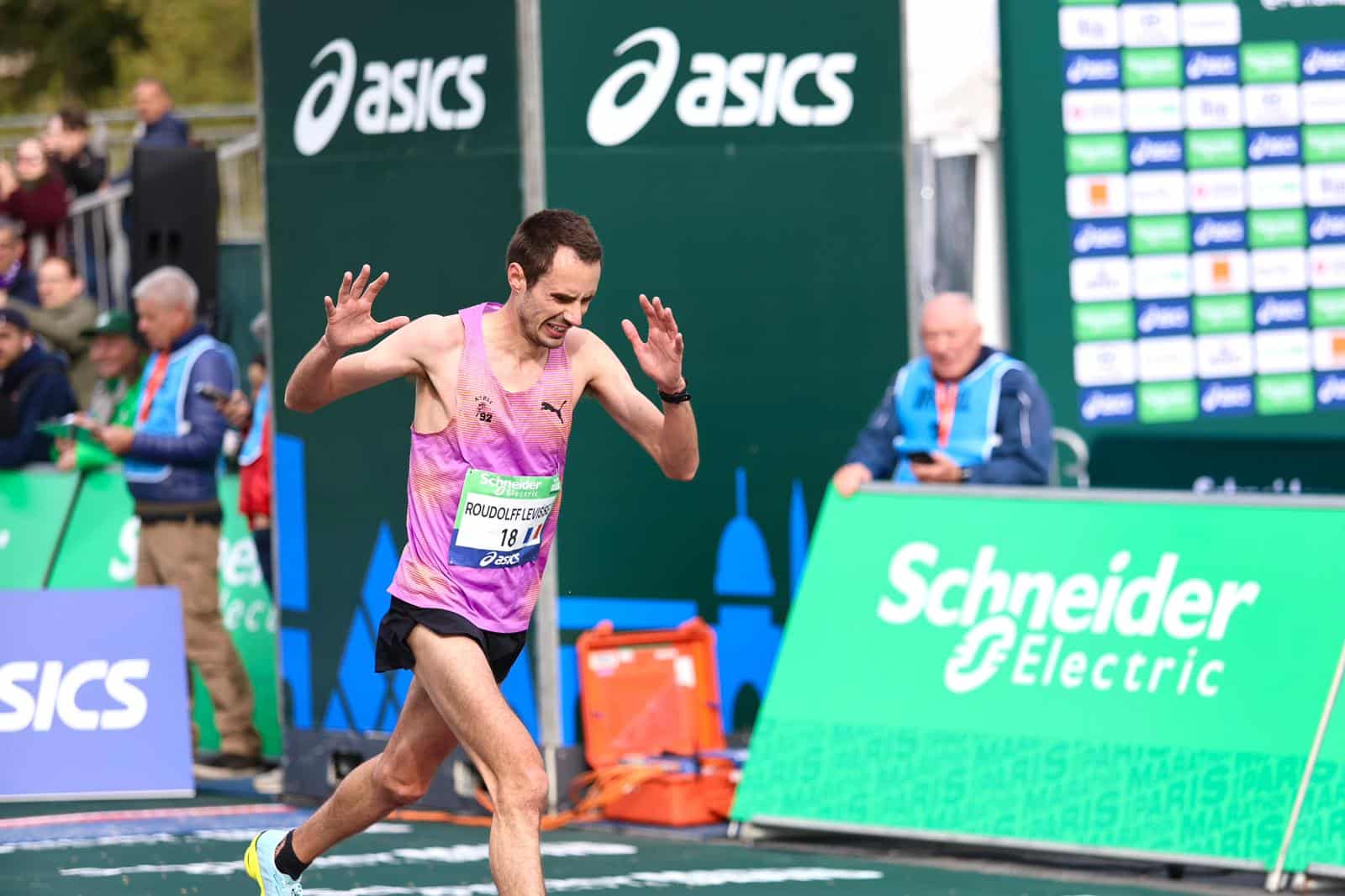 Emmanuel Roudolff-Levisse brille à Paris, 6e en 2h05'58, record perso et 1er Français, confirmant un hiver prometteur sur semi.
