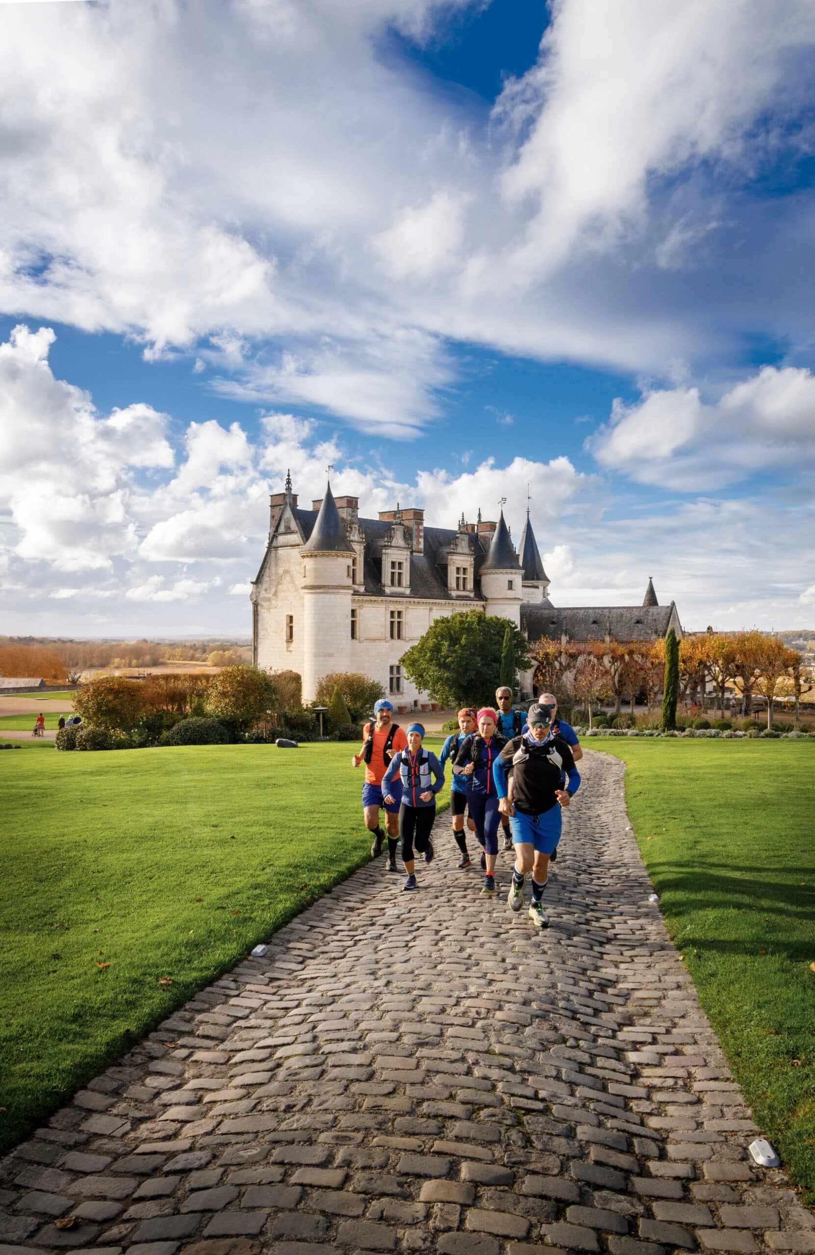 L’Épopée Royale inaugure le gravel running en France : une course unique au cœur des Châteaux de la Loire, entre nature, histoire et plaisir de courir autrement.