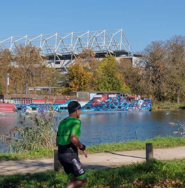 Près de 9 000 coureurs attendus à l’Euro Marathon Metz 2025. Trois jours de fête au cœur de l’Eurométropole, entre sport et convivialité.