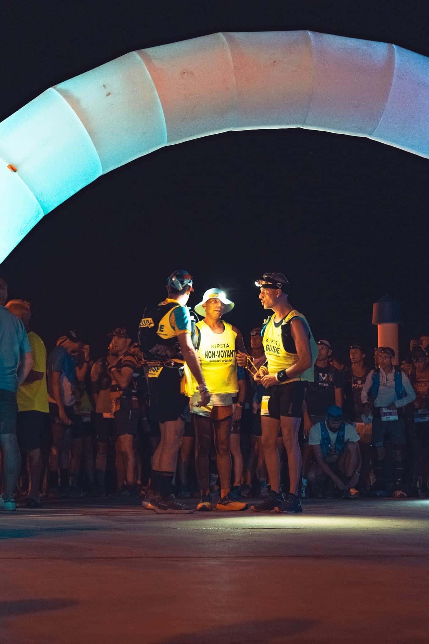 Qui les arrêtera ? Gilles de Laubrière et Adil El Hamidi ont une nouvelle fois repoussé leurs limites, ensemble, lors de la nouvelle épreuve ultime : le 120 km du Salomon EcoTrail Paris 2026. Voici l'histoire d'un duo guide/non-voyant, adepte des courses extrêmes, qui n'a pas fini de nous impressionner.