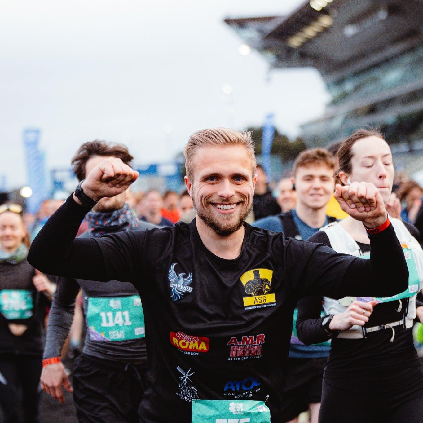 Ce dimanche 5 avril, la Grande Course RATP du Grand Paris Saint-Denis a réuni 19 200 participants sur trois distances : le semi-marathon, le 10 km et le 5 km. Le moment fort de l’édition 2026, l’arrivée mémorable pour tous les coureurs, sur la piste d’athlétisme du Stade de France.