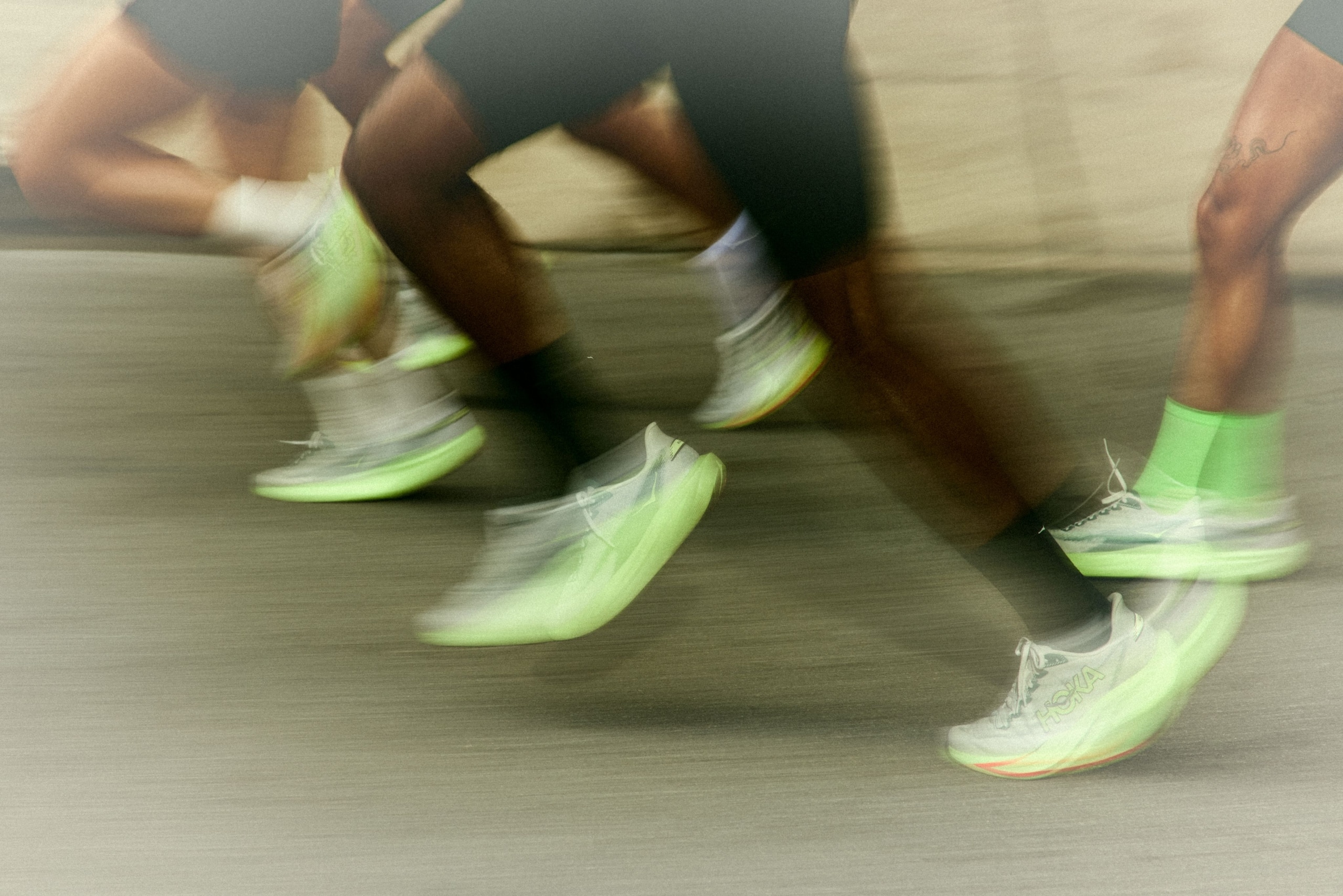HOKA dévoile la Mach 7, une daily trainer légère et dynamique pensée pour les runs du quotidien et les entraînements de vitesse. Avec sa mousse EVA supercritique, son upper respirant et son poids plume, elle s’impose comme l’une des chaussures d’entraînement les plus polyvalentes du marché.