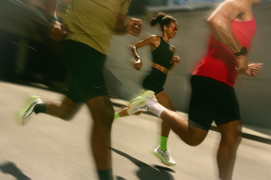 HOKA dévoile la Mach 7, une daily trainer légère et dynamique pensée pour les runs du quotidien et les entraînements de vitesse. Avec sa mousse EVA supercritique, son upper respirant et son poids plume, elle s’impose comme l’une des chaussures d’entraînement les plus polyvalentes du marché.