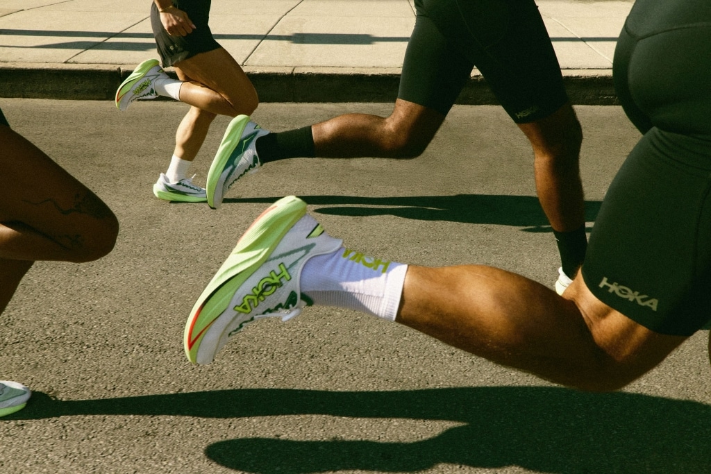 HOKA dévoile la Mach 7, une daily trainer légère et dynamique pensée pour les runs du quotidien et les entraînements de vitesse. Avec sa mousse EVA supercritique, son upper respirant et son poids plume, elle s’impose comme l’une des chaussures d’entraînement les plus polyvalentes du marché.