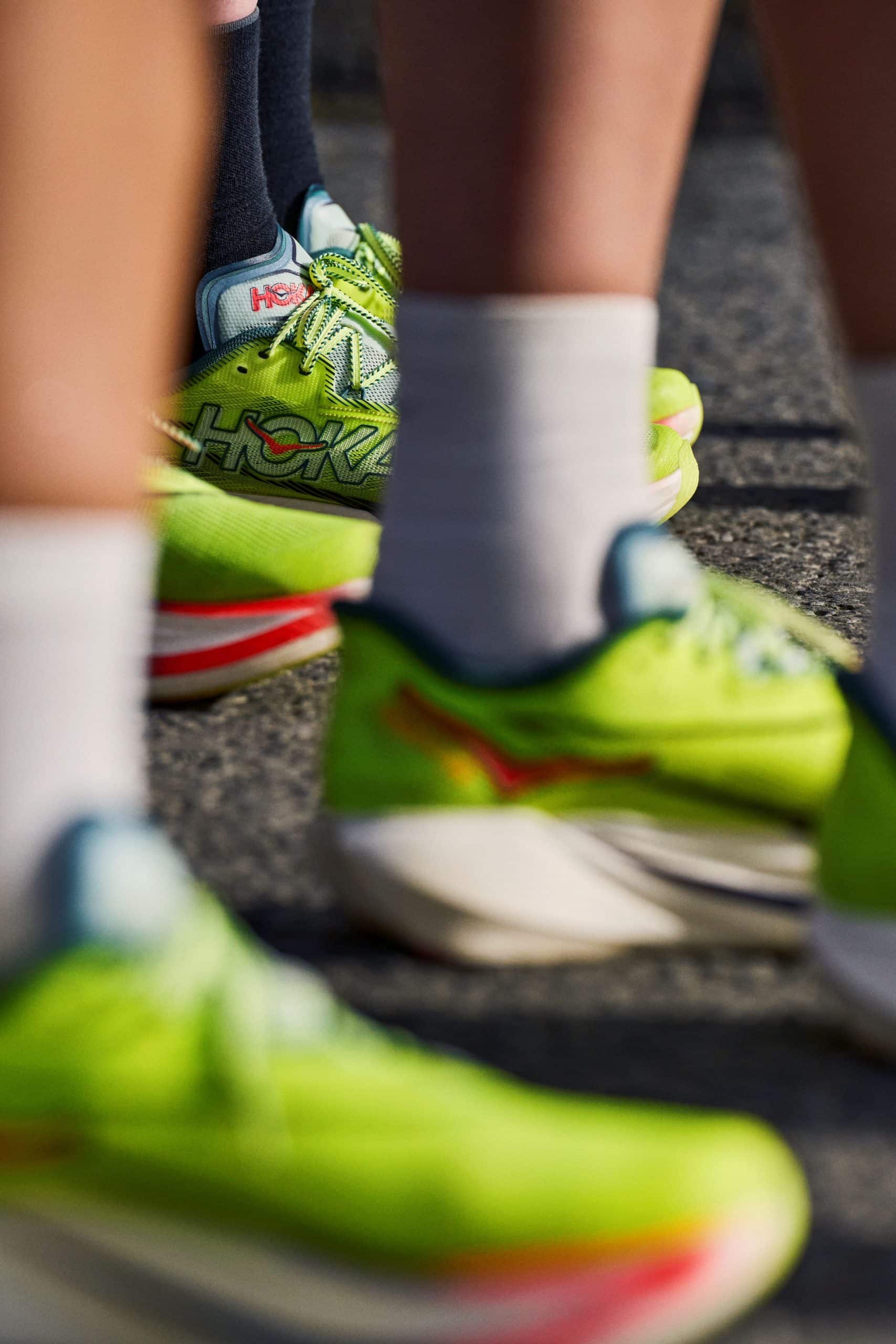 HOKA dévoile la Cielo X1 3.0, sa chaussure carbone la plus légère et la plus agressive à ce jour. Mousse PEBA ultra-réactive, plaque carbone, rocker prononcé et stabilité améliorée : une super-chaussure pensée pour la compétition du 5 km au marathon.