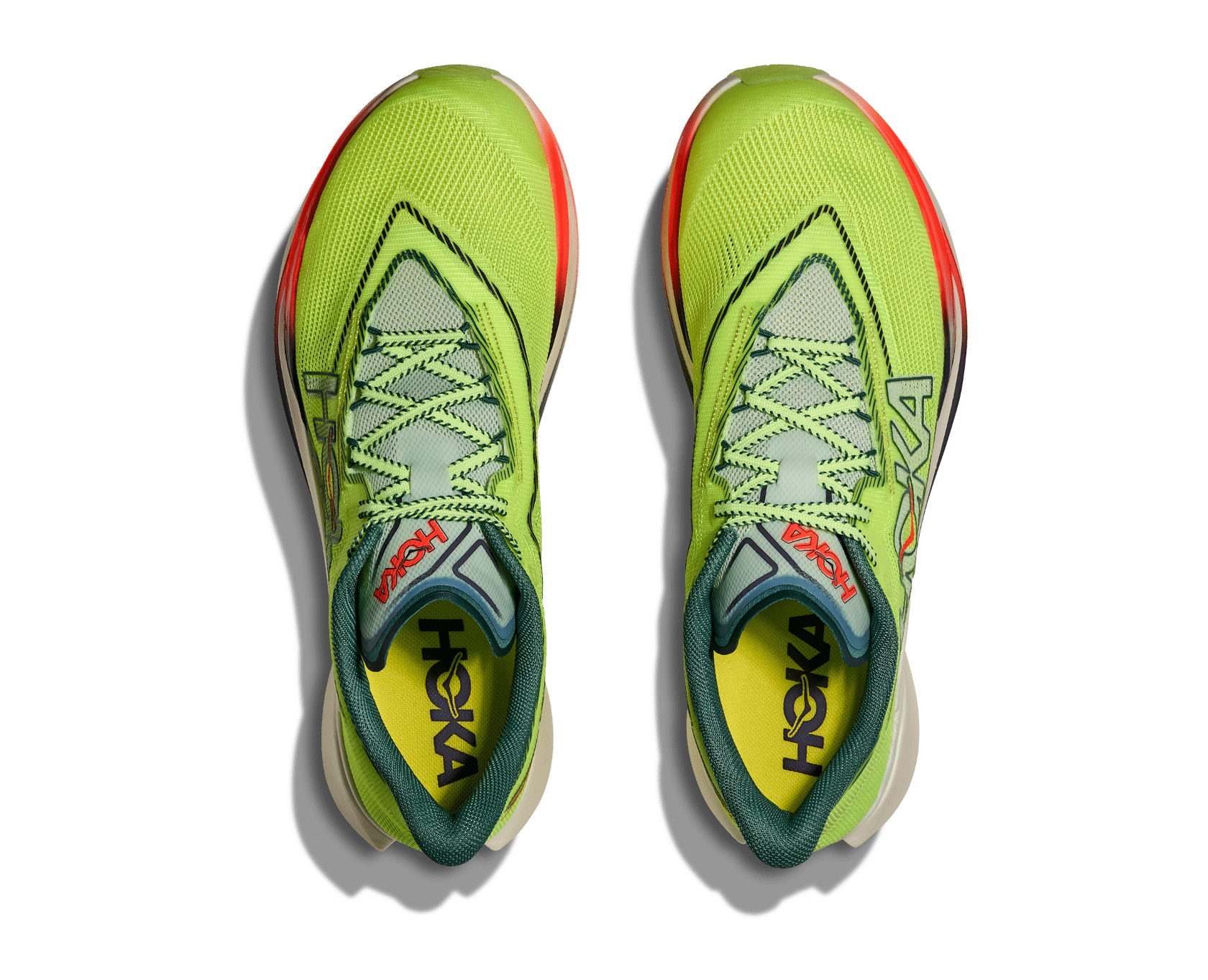 HOKA dévoile la Cielo X1 3.0, sa chaussure carbone la plus légère et la plus agressive à ce jour. Mousse PEBA ultra-réactive, plaque carbone, rocker prononcé et stabilité améliorée : une super-chaussure pensée pour la compétition du 5 km au marathon.