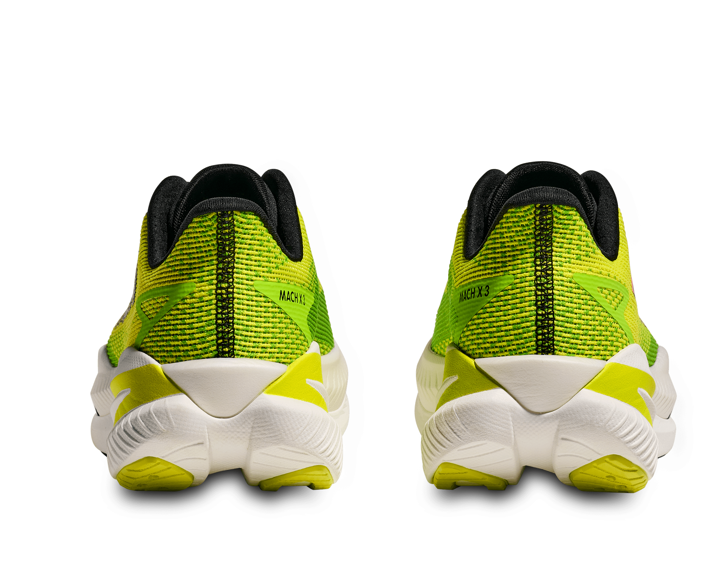 Hoka revient avec une recette plus affûtée que jamais pour sa toute nouvelle Mach X 3. Cette 3ème génération se veut le parfait équilibre entre propulsion, confort et polyvalence. Ce nouveau modèle, au design flashy, est disponible depuis le 1er septembre. Il s’adresse à celles et ceux qui cherchent une chaussure capable de répondre à tous types d’efforts : de la séance de vitesse à la sortie longue. Cette nouvelle version est une réussite et offre un confort remarquable qui séduira sans doute un grand nombre de coureurs.