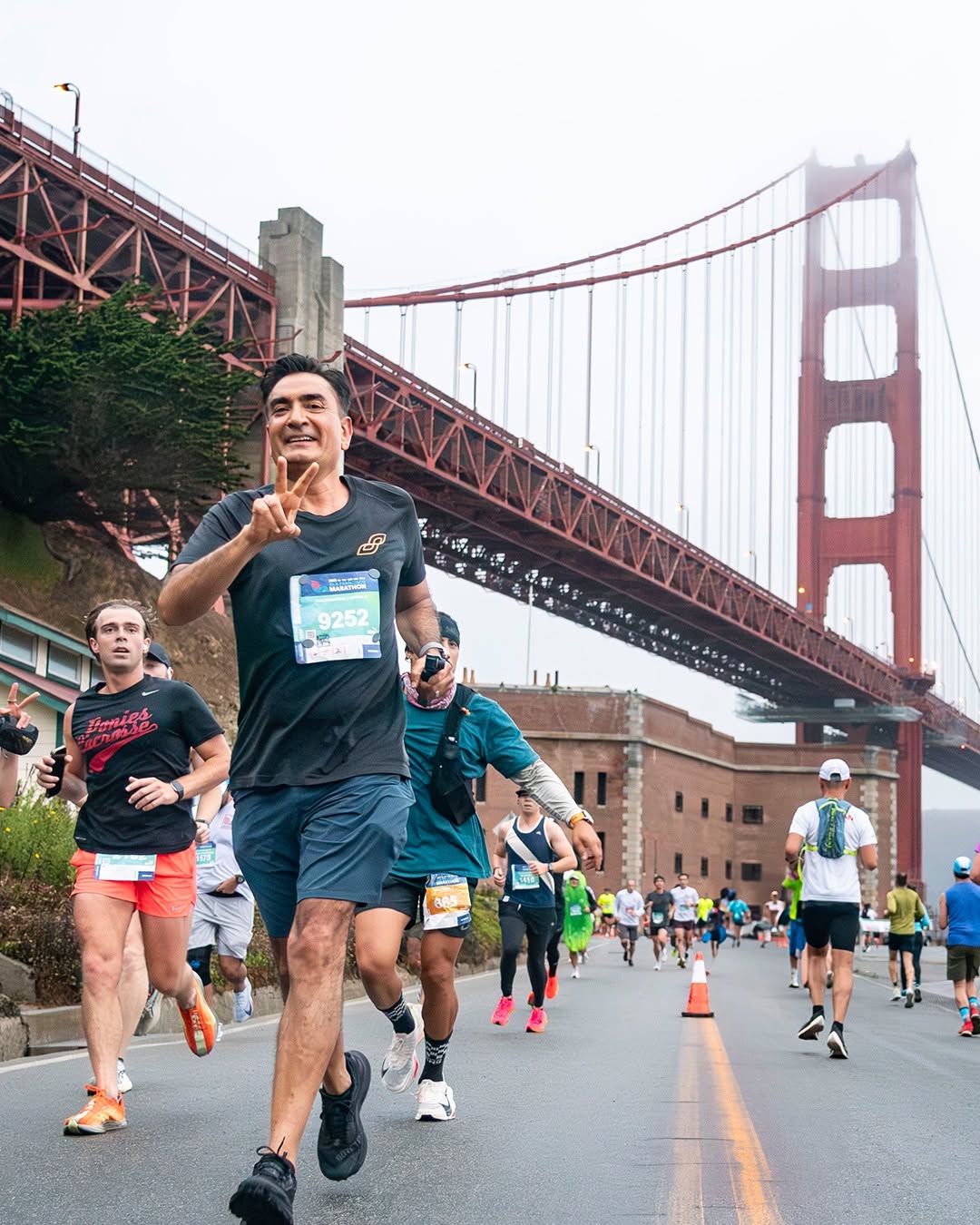 For nearly five decades, the San Francisco Marathon has challenged and inspired runners from around the world. In its 48th edition, the event welcomed a record 33,000 participants, from first-timers to elite athletes, on a breathtaking 26.2-mile USATF-certified course that runs across the Golden Gate Bridge, through Golden Gate Park, and past some of the city’s most iconic landmarks. With multiple race options—including two half marathons, a 10K, a 5K, and even an ultramarathon—the event, directed by Lauri Abrahamson, continues to evolve, blending tradition, community spirit, and a uniquely San Francisco experience.