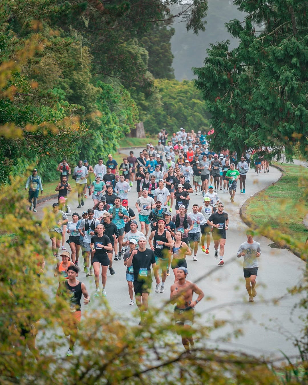 For nearly five decades, the San Francisco Marathon has challenged and inspired runners from around the world. In its 48th edition, the event welcomed a record 33,000 participants, from first-timers to elite athletes, on a breathtaking 26.2-mile USATF-certified course that runs across the Golden Gate Bridge, through Golden Gate Park, and past some of the city’s most iconic landmarks. With multiple race options—including two half marathons, a 10K, a 5K, and even an ultramarathon—the event, directed by Lauri Abrahamson, continues to evolve, blending tradition, community spirit, and a uniquely San Francisco experience.