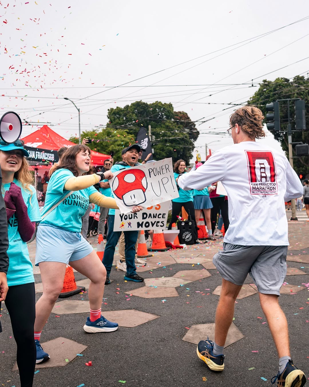 For nearly five decades, the San Francisco Marathon has challenged and inspired runners from around the world. In its 48th edition, the event welcomed a record 33,000 participants, from first-timers to elite athletes, on a breathtaking 26.2-mile USATF-certified course that runs across the Golden Gate Bridge, through Golden Gate Park, and past some of the city’s most iconic landmarks. With multiple race options—including two half marathons, a 10K, a 5K, and even an ultramarathon—the event, directed by Lauri Abrahamson, continues to evolve, blending tradition, community spirit, and a uniquely San Francisco experience.