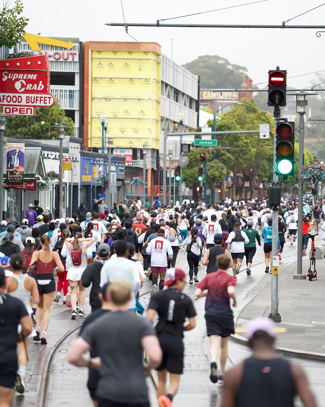 For nearly five decades, the San Francisco Marathon has challenged and inspired runners from around the world. In its 48th edition, the event welcomed a record 33,000 participants, from first-timers to elite athletes, on a breathtaking 26.2-mile USATF-certified course that runs across the Golden Gate Bridge, through Golden Gate Park, and past some of the city’s most iconic landmarks. With multiple race options—including two half marathons, a 10K, a 5K, and even an ultramarathon—the event, directed by Lauri Abrahamson, continues to evolve, blending tradition, community spirit, and a uniquely San Francisco experience.