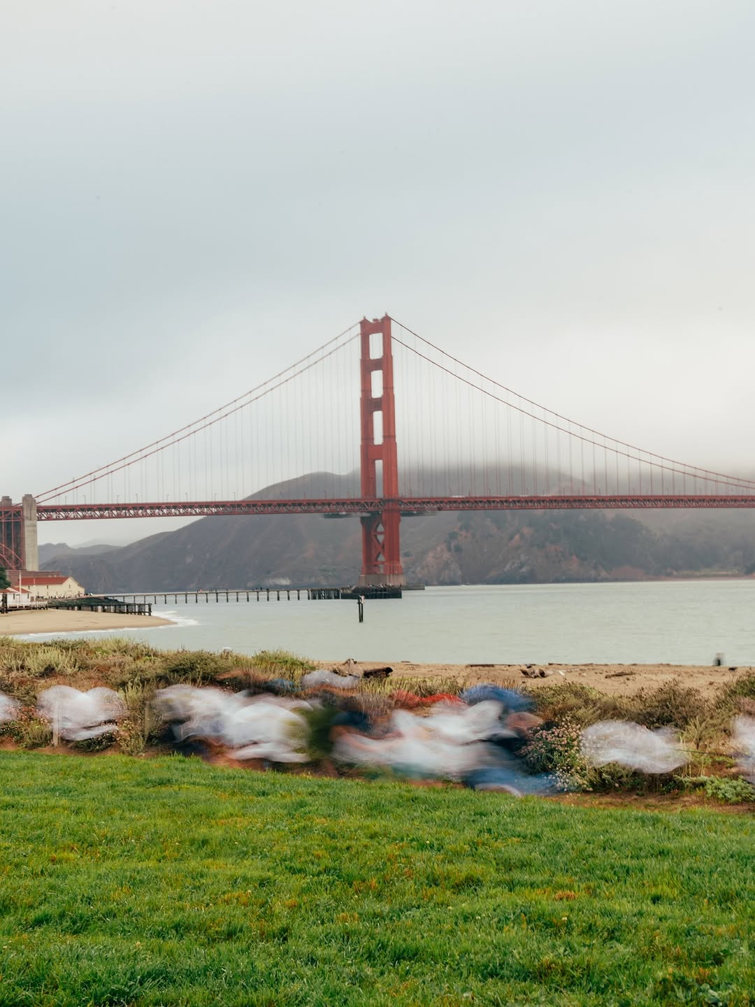 For nearly five decades, the San Francisco Marathon has challenged and inspired runners from around the world. In its 48th edition, the event welcomed a record 33,000 participants, from first-timers to elite athletes, on a breathtaking 26.2-mile USATF-certified course that runs across the Golden Gate Bridge, through Golden Gate Park, and past some of the city’s most iconic landmarks. With multiple race options—including two half marathons, a 10K, a 5K, and even an ultramarathon—the event, directed by Lauri Abrahamson, continues to evolve, blending tradition, community spirit, and a uniquely San Francisco experience.