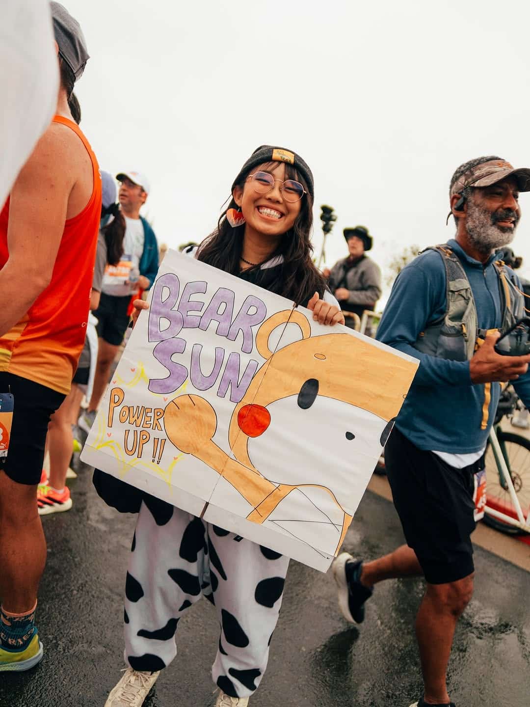 For nearly five decades, the San Francisco Marathon has challenged and inspired runners from around the world. In its 48th edition, the event welcomed a record 33,000 participants, from first-timers to elite athletes, on a breathtaking 26.2-mile USATF-certified course that runs across the Golden Gate Bridge, through Golden Gate Park, and past some of the city’s most iconic landmarks. With multiple race options—including two half marathons, a 10K, a 5K, and even an ultramarathon—the event, directed by Lauri Abrahamson, continues to evolve, blending tradition, community spirit, and a uniquely San Francisco experience.