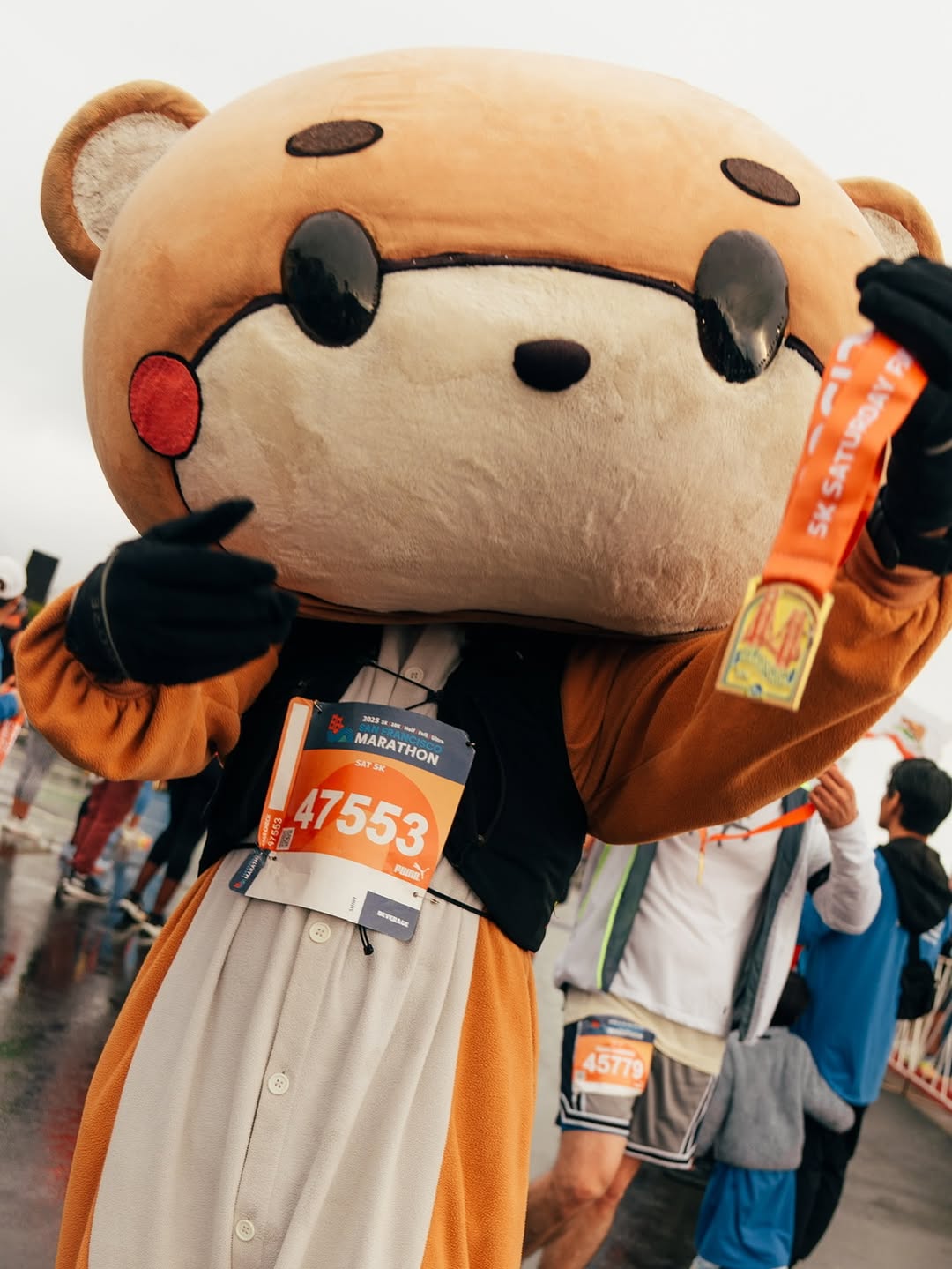 For nearly five decades, the San Francisco Marathon has challenged and inspired runners from around the world. In its 48th edition, the event welcomed a record 33,000 participants, from first-timers to elite athletes, on a breathtaking 26.2-mile USATF-certified course that runs across the Golden Gate Bridge, through Golden Gate Park, and past some of the city’s most iconic landmarks. With multiple race options—including two half marathons, a 10K, a 5K, and even an ultramarathon—the event, directed by Lauri Abrahamson, continues to evolve, blending tradition, community spirit, and a uniquely San Francisco experience.