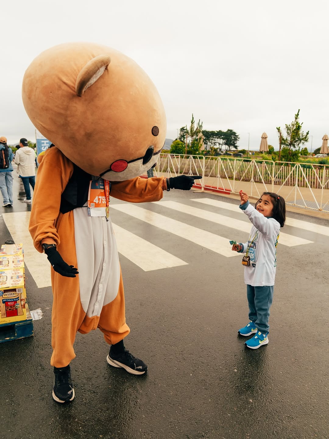 For nearly five decades, the San Francisco Marathon has challenged and inspired runners from around the world. In its 48th edition, the event welcomed a record 33,000 participants, from first-timers to elite athletes, on a breathtaking 26.2-mile USATF-certified course that runs across the Golden Gate Bridge, through Golden Gate Park, and past some of the city’s most iconic landmarks. With multiple race options—including two half marathons, a 10K, a 5K, and even an ultramarathon—the event, directed by Lauri Abrahamson, continues to evolve, blending tradition, community spirit, and a uniquely San Francisco experience.