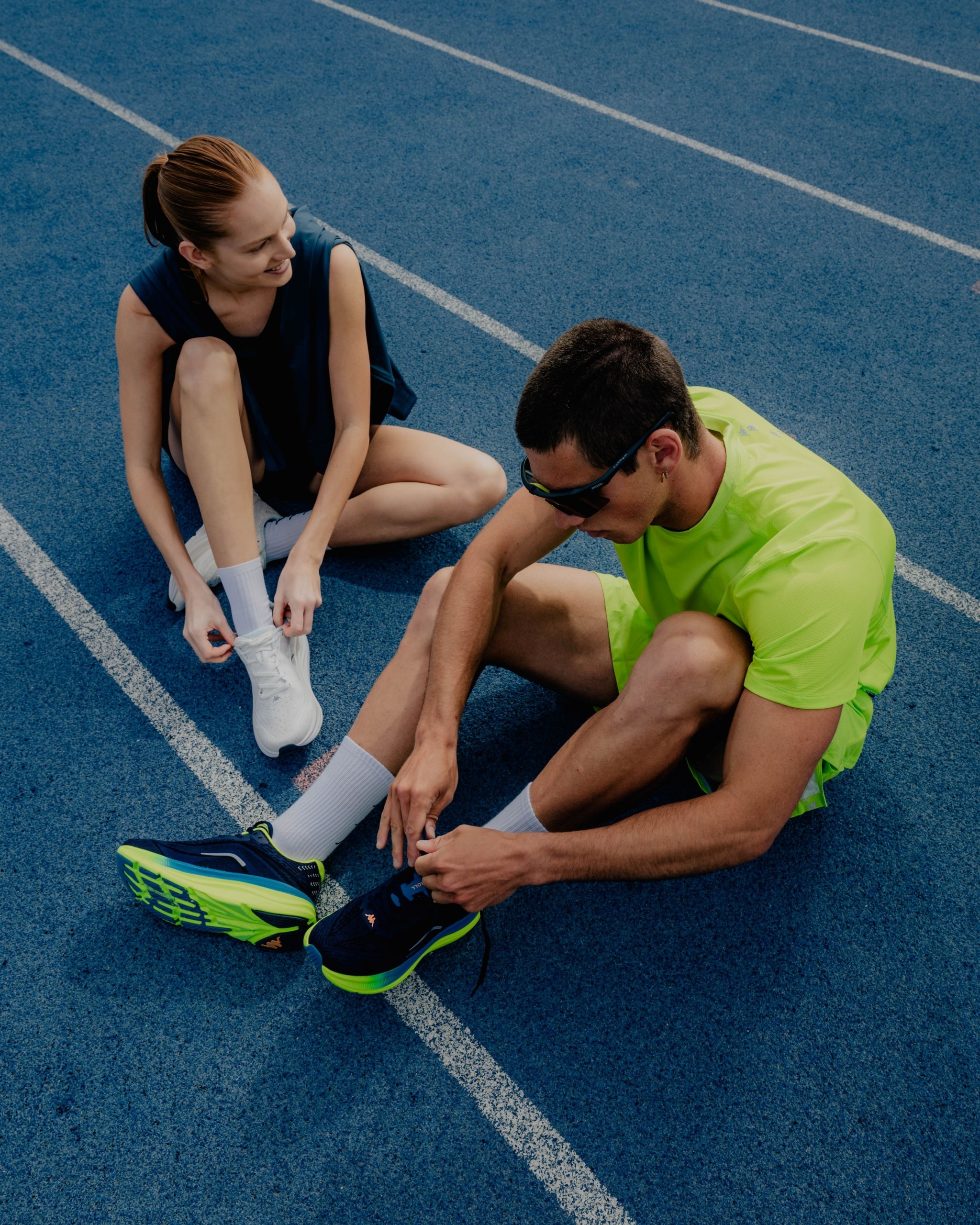 Kappa revient dans le running avec la Kontroll 2.0, une chaussure d’entraînement polyvalente et accessible à 100 €. Légère, respirante et dotée d’une semelle EVA dynamique, elle vise les coureurs occasionnels et les sorties du quotidien.