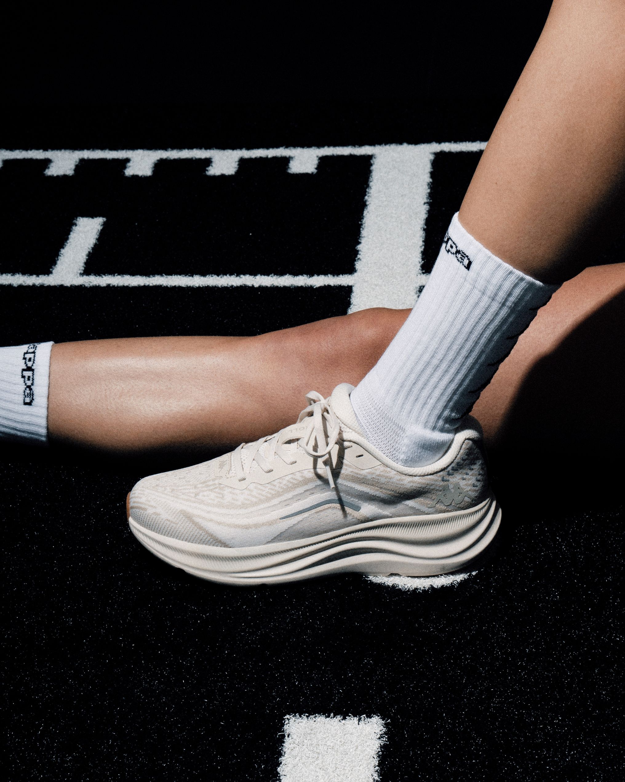 Kappa revient dans le running avec la Kontroll 2.0, une chaussure d’entraînement polyvalente et accessible à 100 €. Légère, respirante et dotée d’une semelle EVA dynamique, elle vise les coureurs occasionnels et les sorties du quotidien.