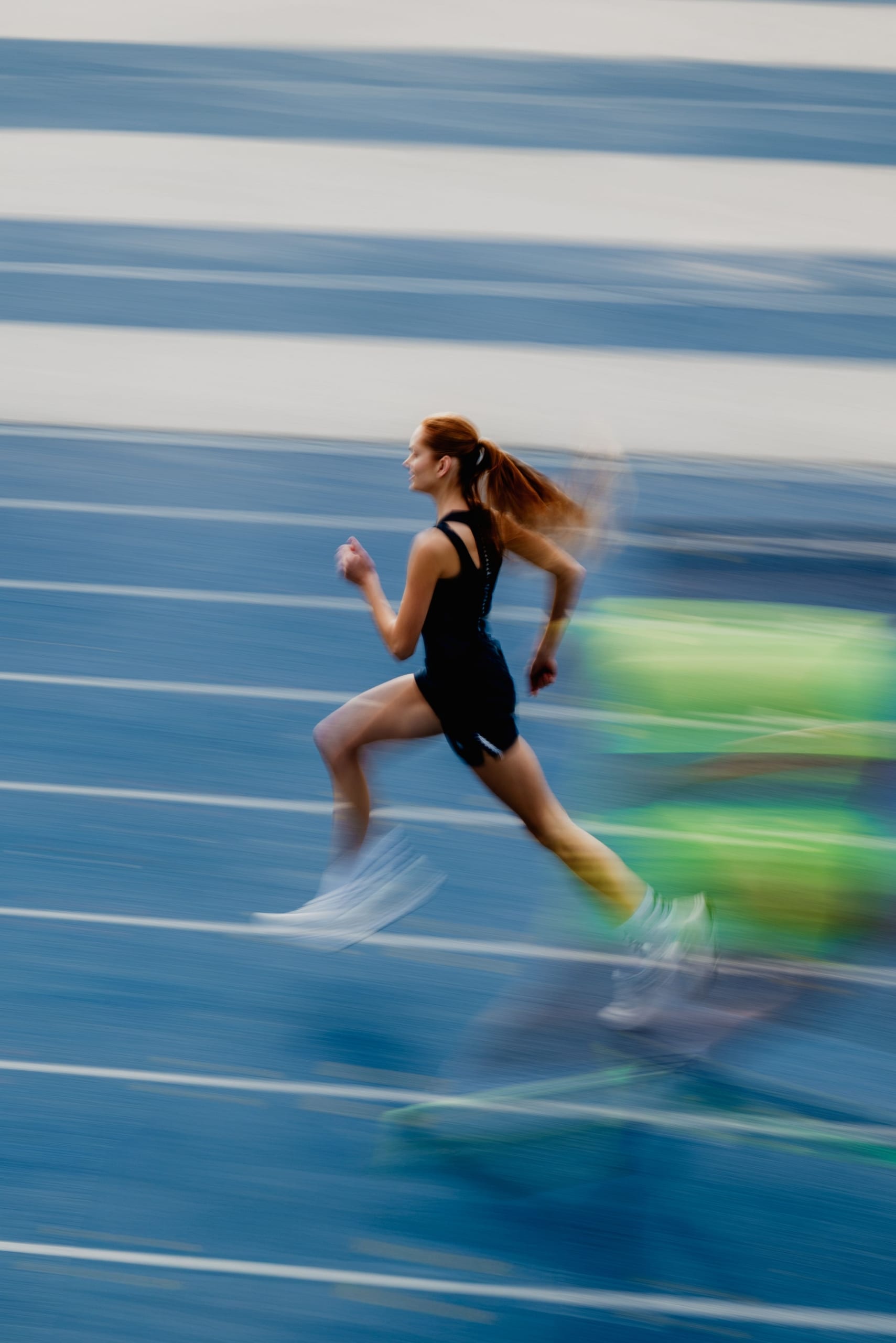 Kappa revient dans le running avec la Kontroll 2.0, une chaussure d’entraînement polyvalente et accessible à 100 €. Légère, respirante et dotée d’une semelle EVA dynamique, elle vise les coureurs occasionnels et les sorties du quotidien.