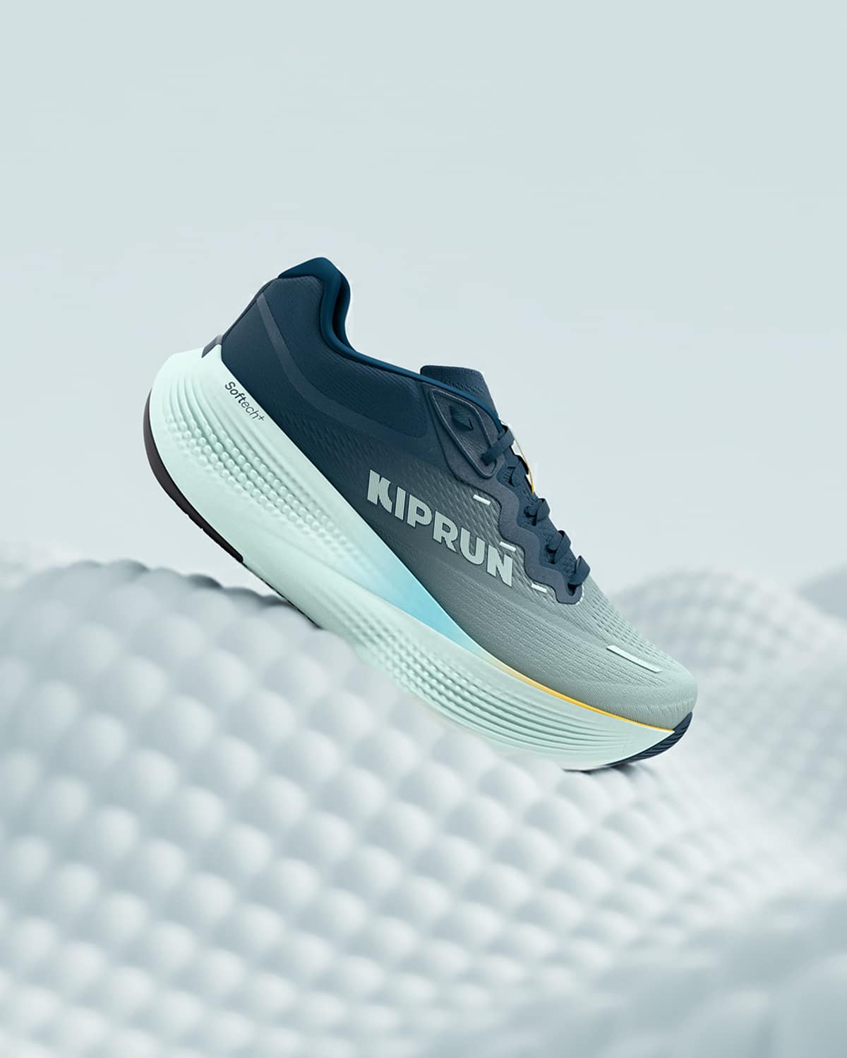 KIPRUN dévoile la KIPRIDE MAX, sa nouvelle chaussure maximaliste pensée pour l’entraînement quotidien. Amorti SOFTECH+, confort premium : une paire idéale pour enchaîner les kilomètres et confirmer les ambitions de KIPRUN.