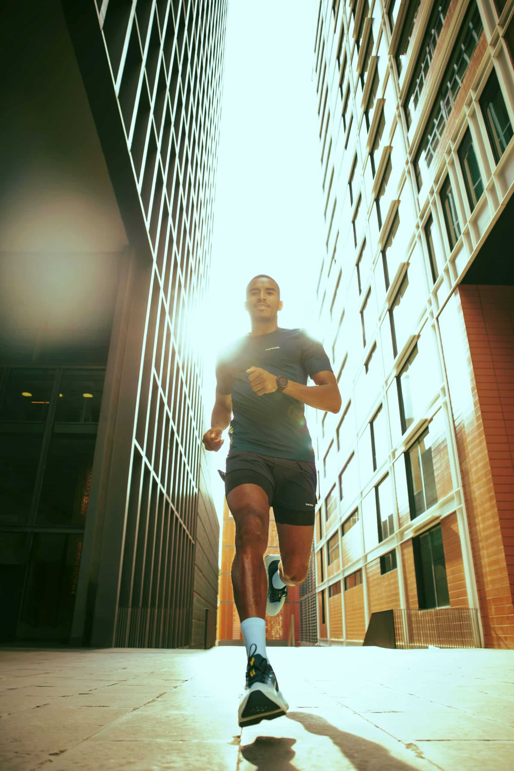 KIPRUN dévoile la KIPRIDE MAX, sa nouvelle chaussure maximaliste pensée pour l’entraînement quotidien. Amorti SOFTECH+, confort premium : une paire idéale pour enchaîner les kilomètres et confirmer les ambitions de KIPRUN.