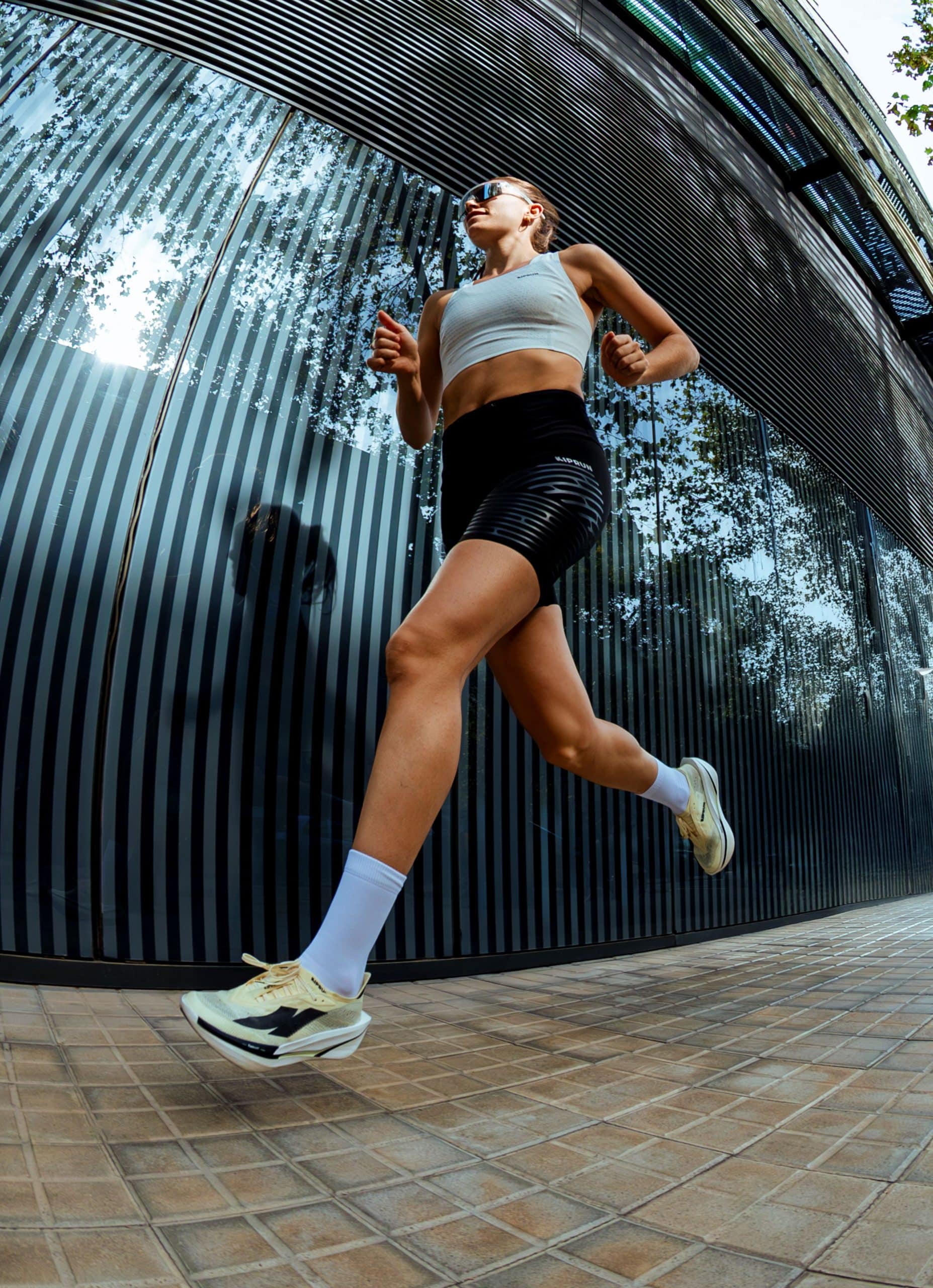 Kiprun dévoile trois nouvelles franchises — KIPRIDE, KIPSTORM et KIPSUMMIT — pour clarifier son offre running et accompagner tous les types de coureurs. Une refonte stratégique qui marque son expansion internationale et son arrivée aux États-Unis en 2026.