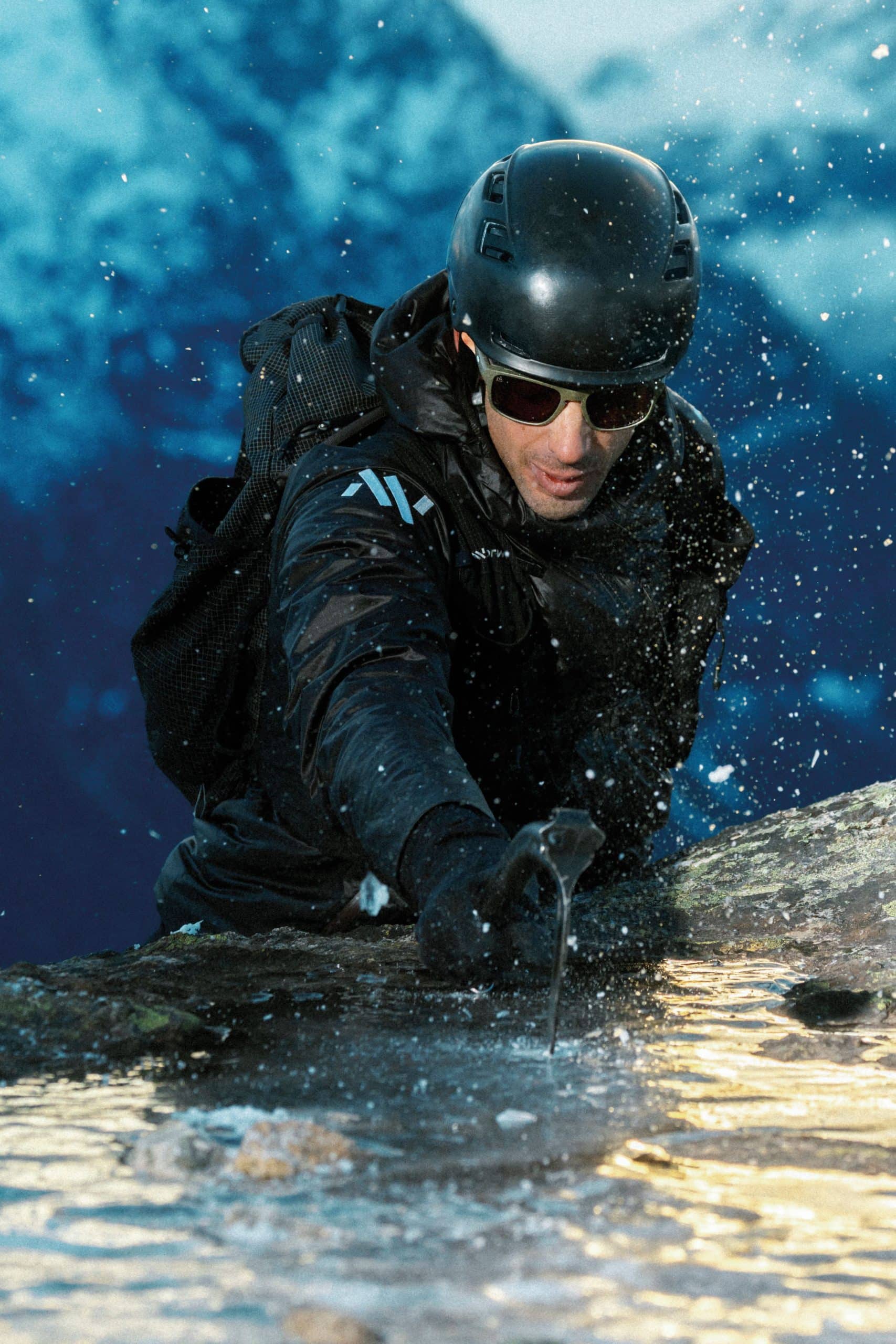 Kilian Jornet et Julbo officialisent une collaboration née bien avant la performance et les records. Une relation forgée depuis l’enfance du champion d'ultra-trail, autour de la montagne, de l’innovation terrain et d’une vision commune de l’endurance, avec une collection dédiée attendue en 2026.