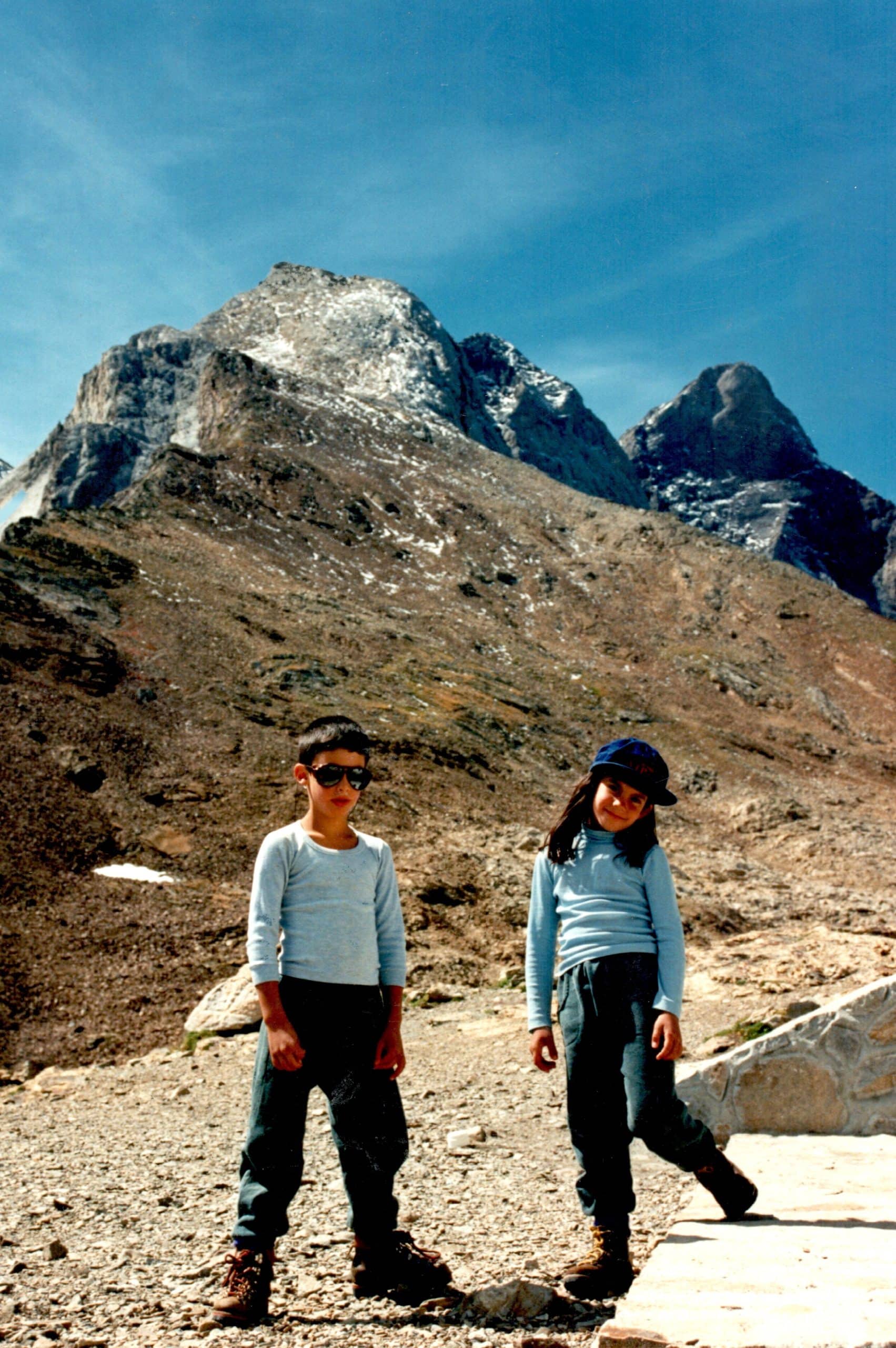 Kilian Jornet et Julbo officialisent une collaboration née bien avant la performance et les records. Une relation forgée depuis l’enfance du champion d'ultra-trail, autour de la montagne, de l’innovation terrain et d’une vision commune de l’endurance, avec une collection dédiée attendue en 2026.