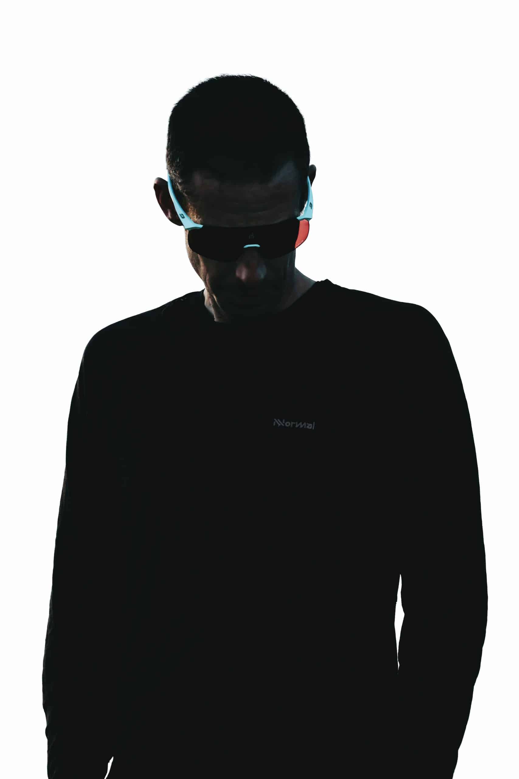 Kilian Jornet et Julbo officialisent une collaboration née bien avant la performance et les records. Une relation forgée depuis l’enfance du champion d'ultra-trail, autour de la montagne, de l’innovation terrain et d’une vision commune de l’endurance, avec une collection dédiée attendue en 2026.