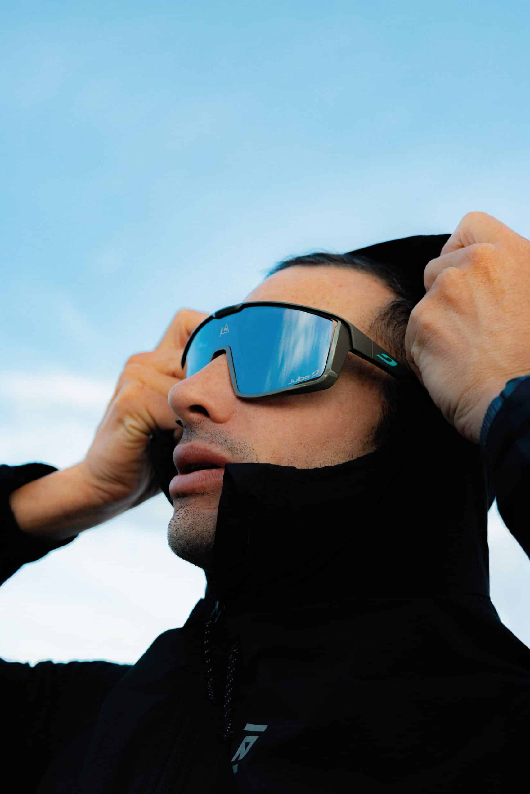 Kilian Jornet et Julbo officialisent une collaboration née bien avant la performance et les records. Une relation forgée depuis l’enfance du champion d'ultra-trail, autour de la montagne, de l’innovation terrain et d’une vision commune de l’endurance, avec une collection dédiée attendue en 2026.