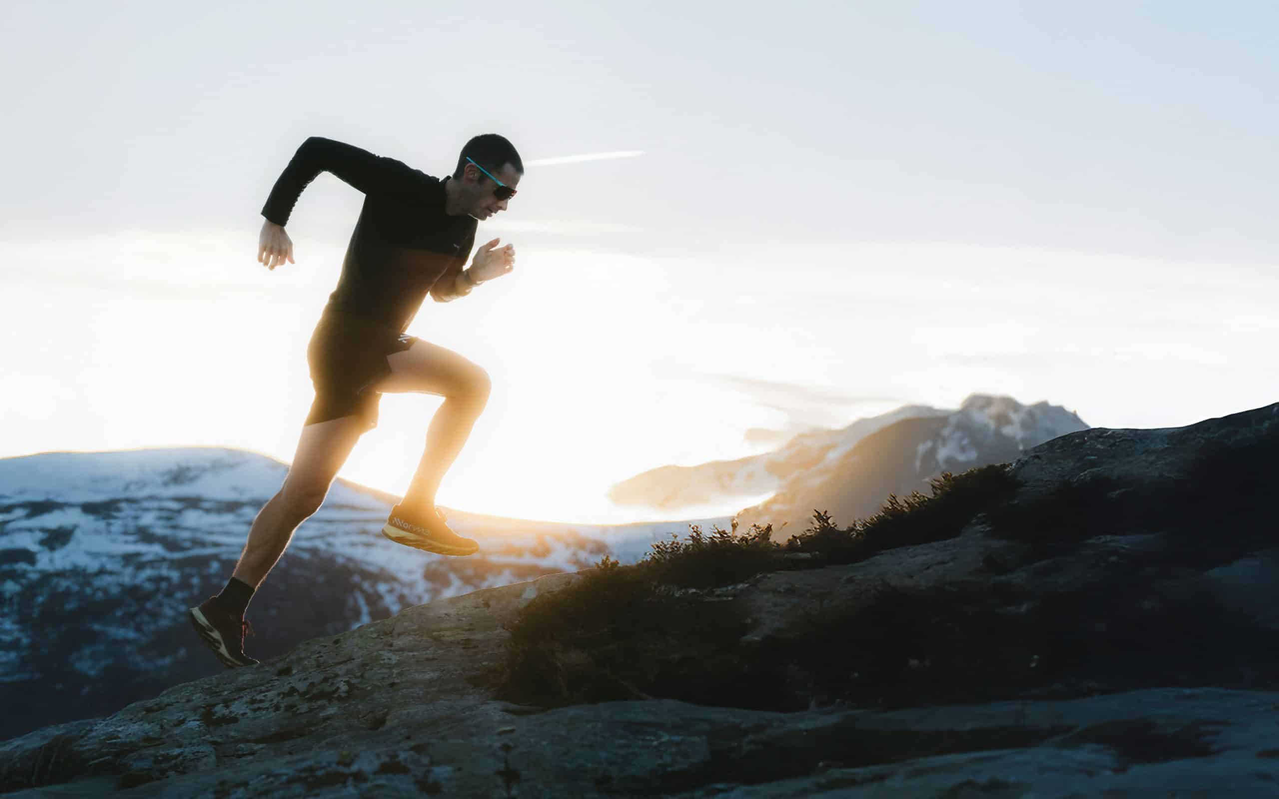 Kilian Jornet et Julbo officialisent une collaboration née bien avant la performance et les records. Une relation forgée depuis l’enfance du champion d'ultra-trail, autour de la montagne, de l’innovation terrain et d’une vision commune de l’endurance, avec une collection dédiée attendue en 2026.