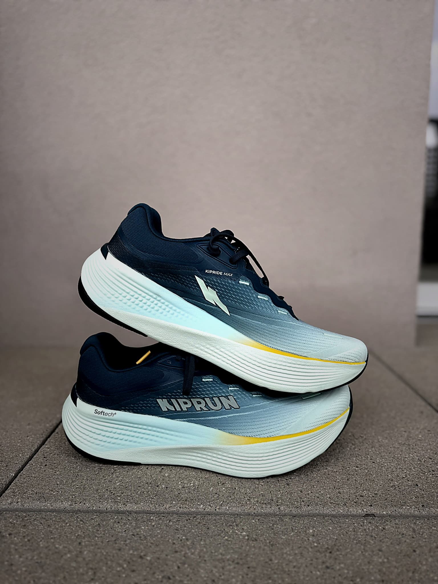 Test de la Kiprun Kipride Max après 100 km : confort, amorti maximal, performance et rapport qualité-prix. Notre avis complet sur ce daily trainer signé Kiprun.