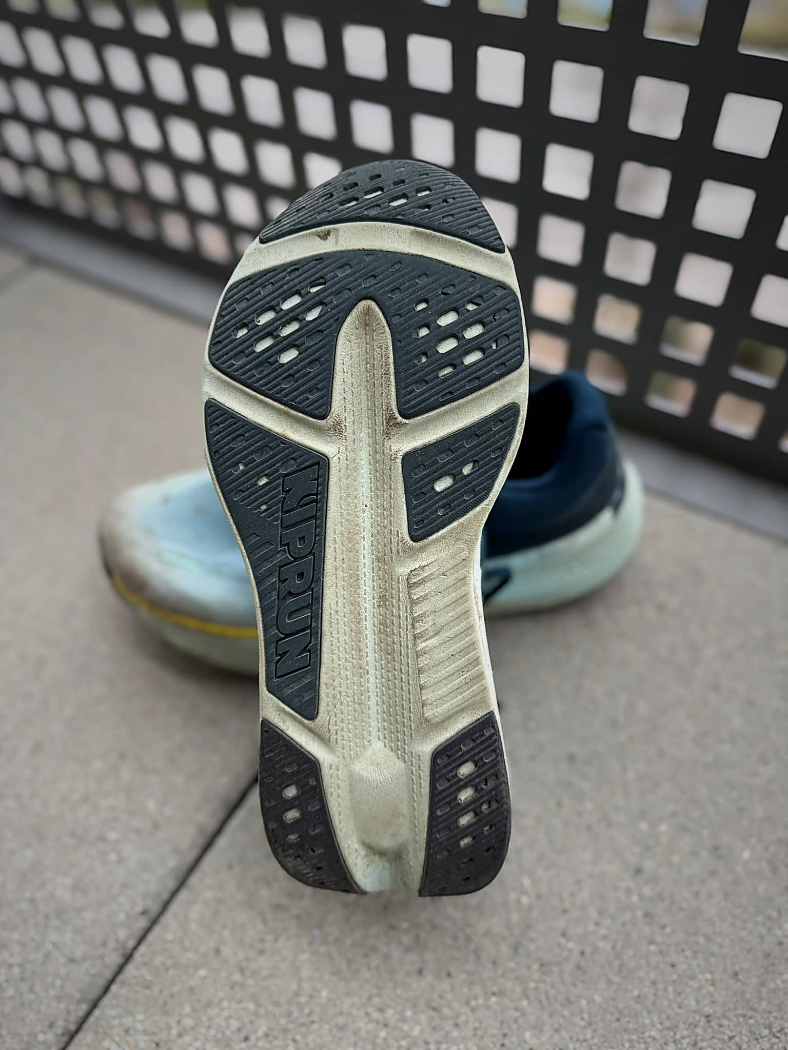 Test de la Kiprun Kipride Max après 100 km : confort, amorti maximal, performance et rapport qualité-prix. Notre avis complet sur ce daily trainer signé Kiprun.