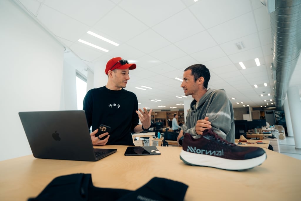 Kotcha, l'appli de coaching running fondée avec Eliud Kipchoge, accueille maintenant Kilian Jornet. Philosophies d'entraînements des deux légendes, plans évolutifs pour la route et le trail.