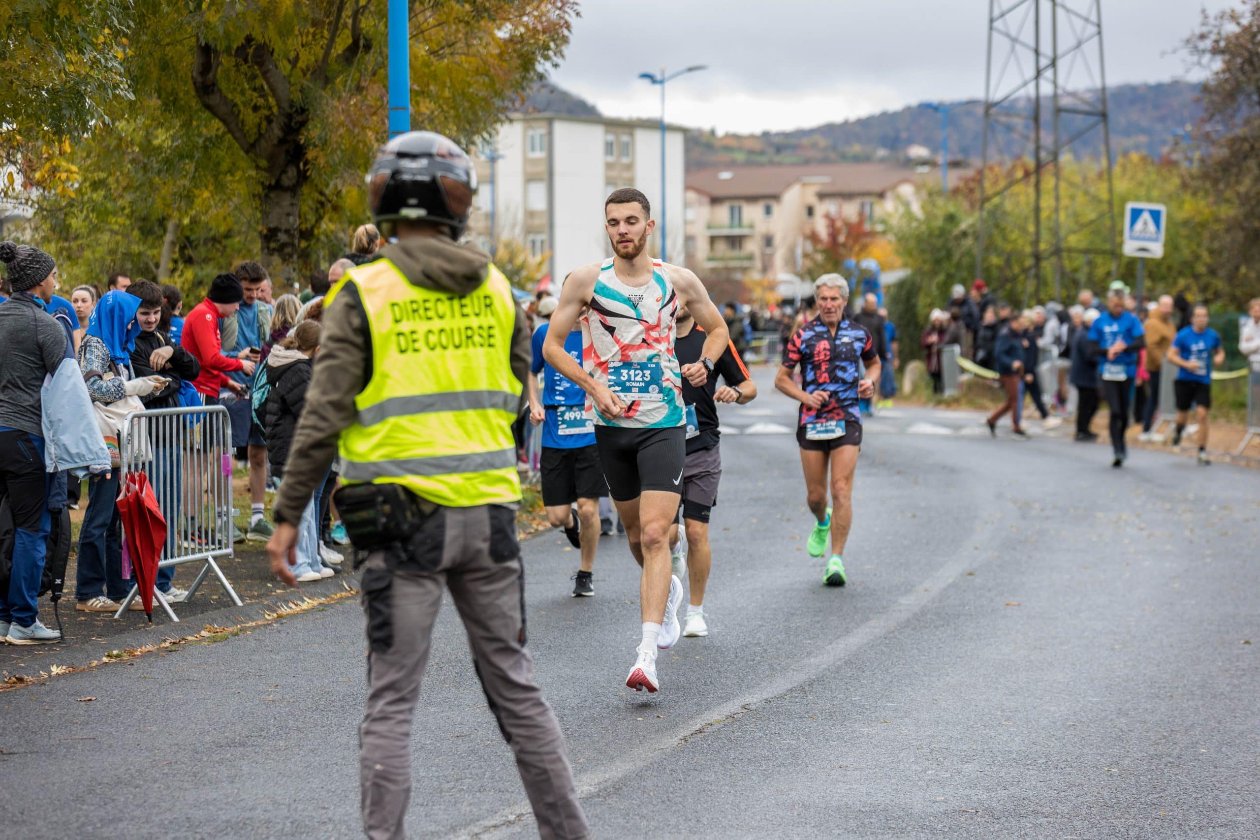 Pour sa 9e édition, le 2 novembre dernier, la Courstache à Aubière, à deux pas de Clermont-Ferrand (Puy-de-Dôme) a rassemblé près de 6500 participants. 10 km, 5 km et 5 km loisirs ont fait le bonheur des coureurs, qu’ils soient élite ou débutants. Un record d’affluence pour cet événement solidaire et caritatif contre les cancers masculins.