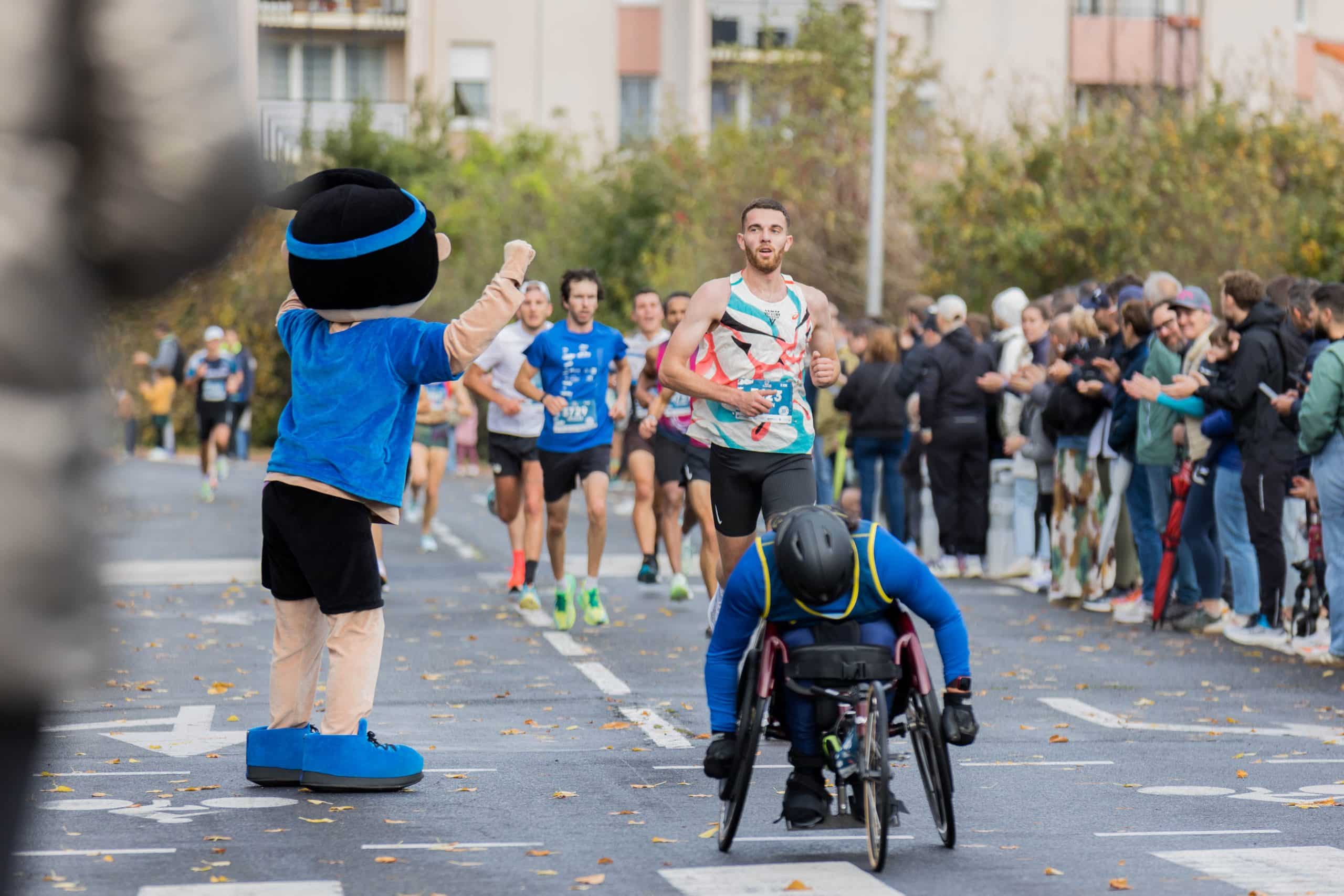 Pour sa 9e édition, le 2 novembre dernier, la Courstache à Aubière, à deux pas de Clermont-Ferrand (Puy-de-Dôme) a rassemblé près de 6500 participants. 10 km, 5 km et 5 km loisirs ont fait le bonheur des coureurs, qu’ils soient élite ou débutants. Un record d’affluence pour cet événement solidaire et caritatif contre les cancers masculins.