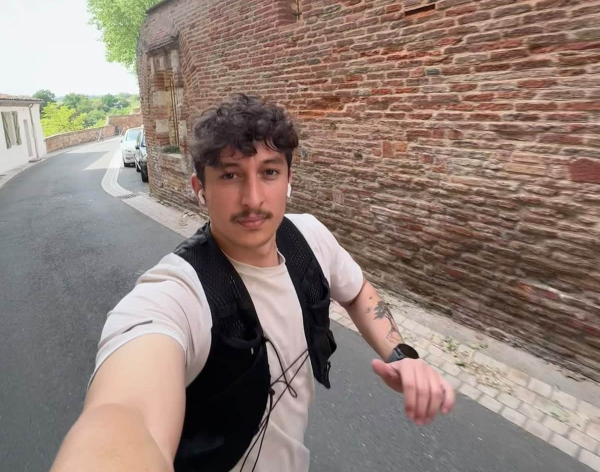 Sur TikTok, La Flèche Tarnaise mêle course à pied, patrimoine et culture générale dans des vidéos aussi instructives qu’originales.