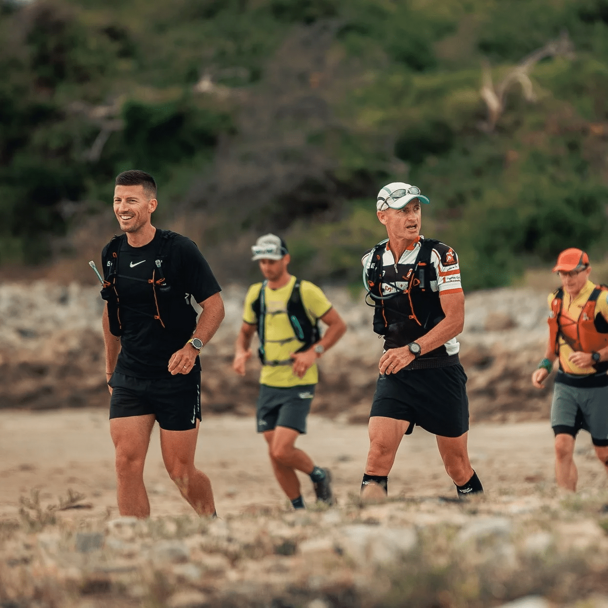 Le Grand Raid du Finistère n'est pas une course comme les autres. L'évènement est né juste après le Covid en 2020, quand un coureur demande à François Hinault (aujourd’hui organisateur) s’il est partant pour faire le tour de la Presqu’île de Crozon. Ce dernier accepte et décide d’en faire profiter les potentiels intéressés. Une cinquantaines de curieux veulent s’essayer aux deux distances proposées, le 140 km et le 57 km. Le départ et l’arrivée se font… dans le jardin de la mère de François Hinault. Le principe est simple, chaque coureur part quand il le souhaite entre 17h et 18h, à partir d’une trace GPX. Aujourd’hui, les inscrits sont cent fois plus nombreux. Pour cette 3ème édition, 2 000 participants sont attendus ainsi que 300 bénévoles.