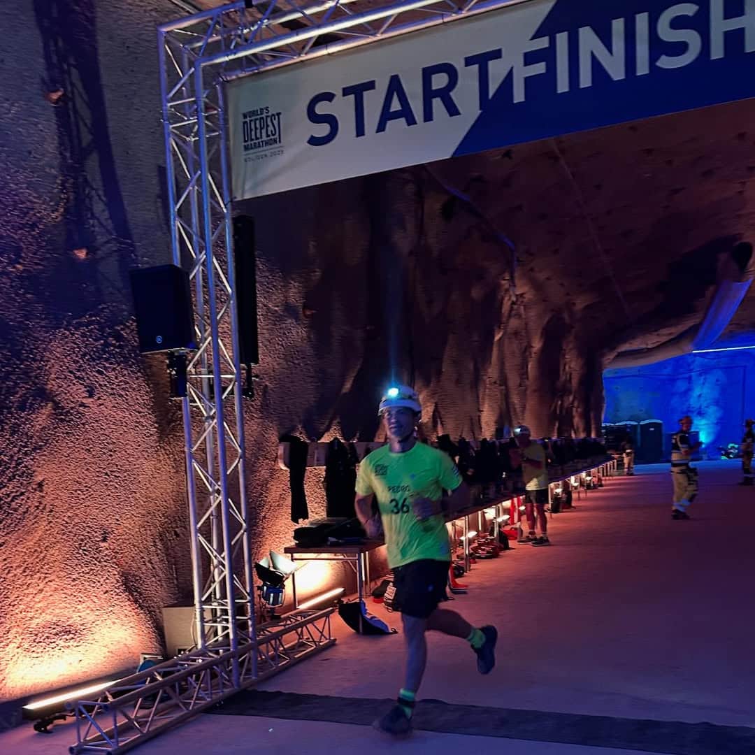 55 coureurs ont bouclé un marathon à plus de 1100 m sous terre dans la Garpenberg Mine, dans des conditions extrêmes.