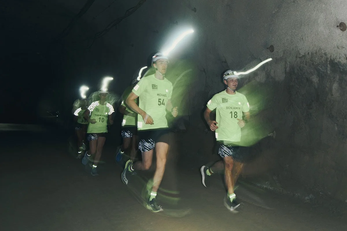55 coureurs ont bouclé un marathon à plus de 1100 m sous terre dans la Garpenberg Mine, dans des conditions extrêmes.