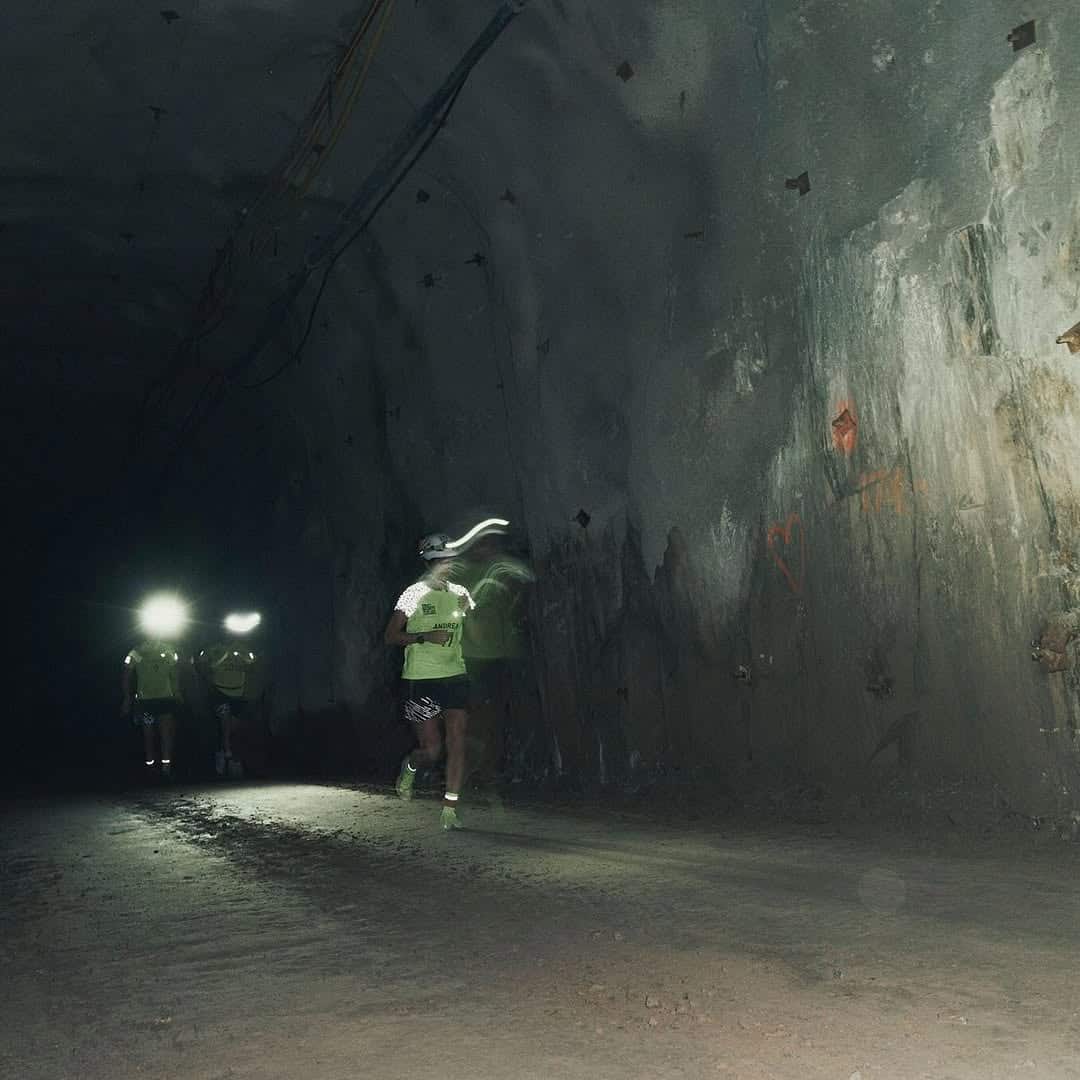 55 coureurs ont bouclé un marathon à plus de 1100 m sous terre dans la Garpenberg Mine, dans des conditions extrêmes.