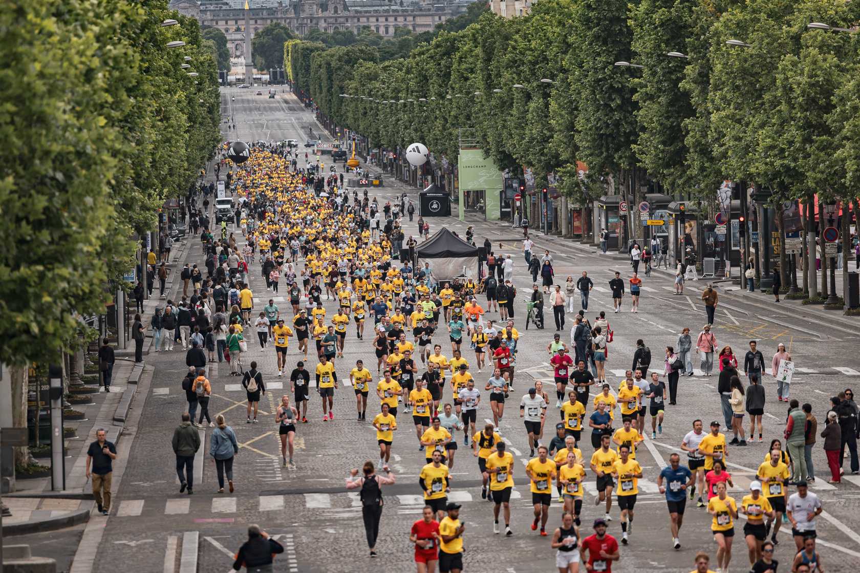 Running : Tee-shirts finisher flashy, pourquoi ces couleurs et motifs surprenants font-ils grincer des dents des coureurs ? Enquête.