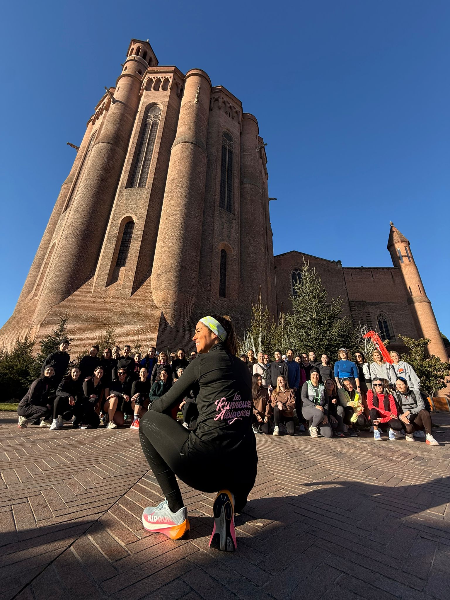 En octobre dernier, Marrion Barres, une coureuse passionnée au quotidien bien rempli, lance une communauté 100% féminine sur les réseaux sociaux : « Les Runneuses Albigeoises ». Après avoir entraîné ses amies dans la course à pied et constaté les bienfaits qu'elles en retiraient, elle a eu envie de partager sa passion au plus grand nombre.