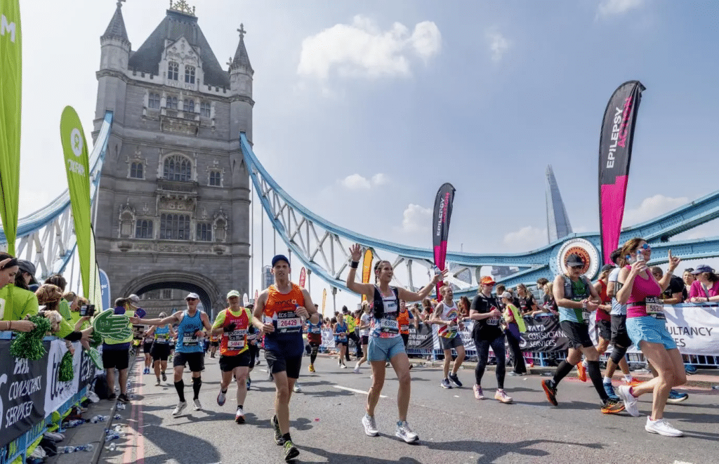 Du Vatican de Rome au Tower Bridge de Londres, découvrez les 10 passages mythiques qui font vibrer le cœur des marathoniens. Des émotions, des frissons et des paysages inoubliables.