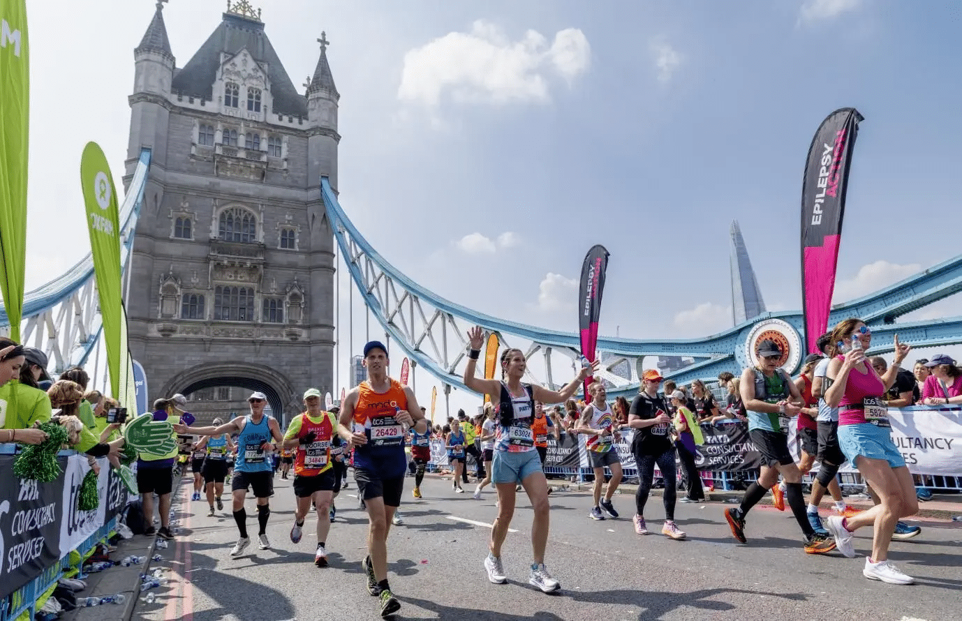 Du Vatican de Rome au Tower Bridge de Londres, découvrez les 10 passages mythiques qui font vibrer le cœur des marathoniens. Des émotions, des frissons et des paysages inoubliables.