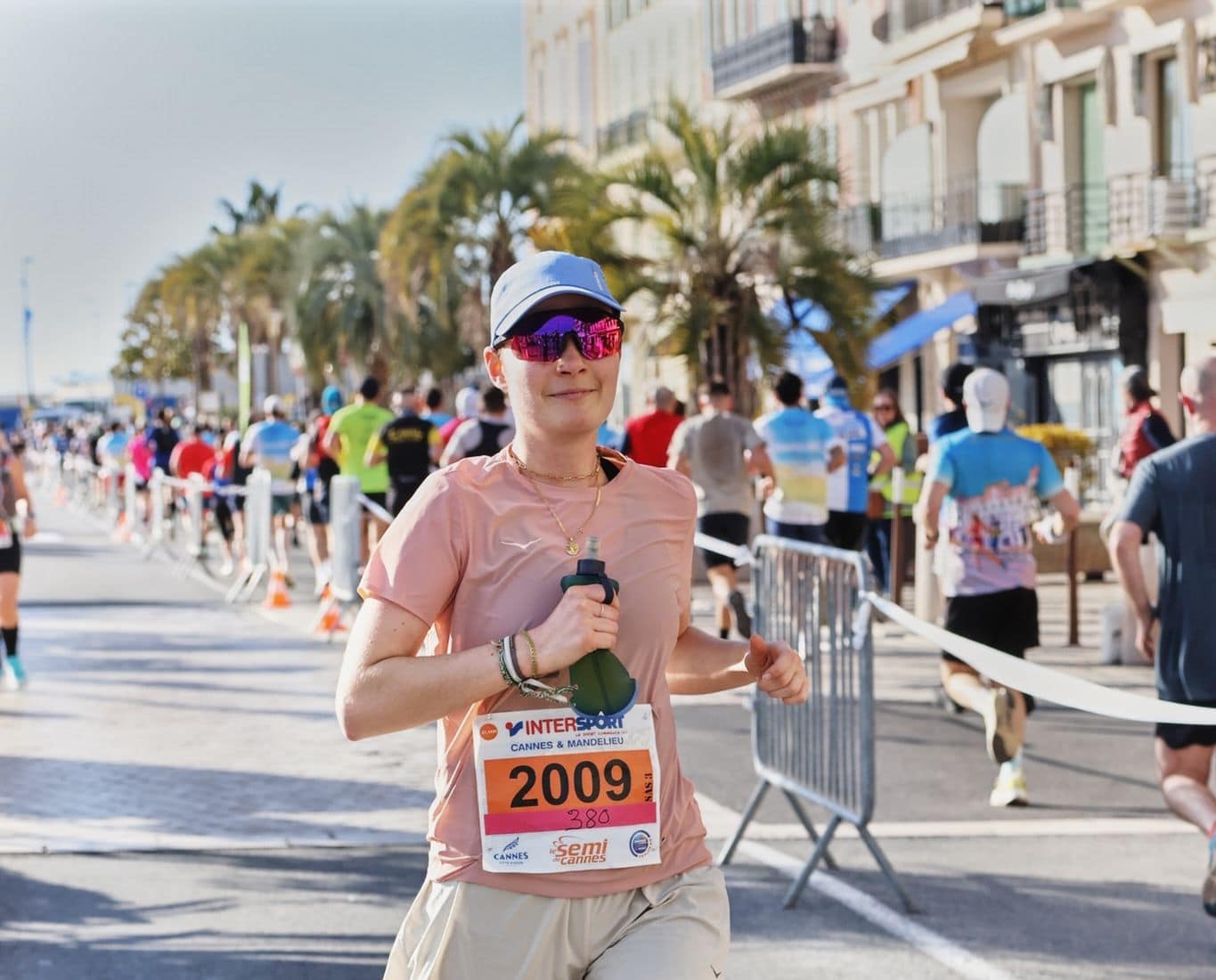 À 22 ans, Lou Riguet, récemment en rémission d’un lymphome de Hodgkin, s’apprête à courir le Marathon de Paris 2026. Portrait.