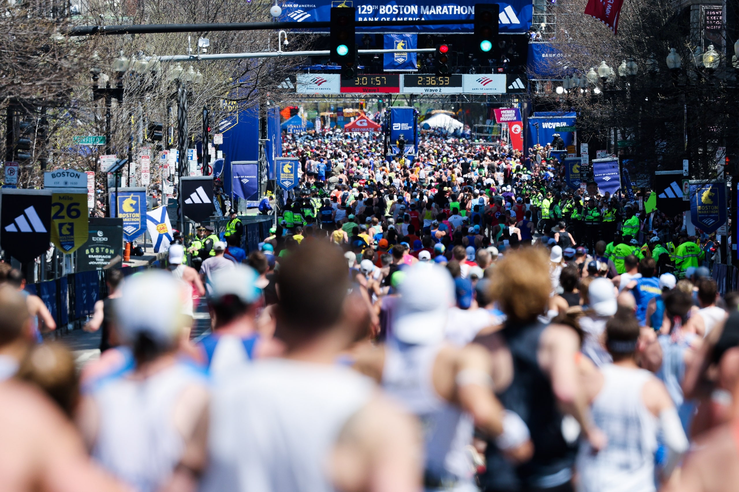 Le Marathon de Boston est aussi mythique que difficile. Découvrez les 5 passages clés du parcours et nos conseils pour réussir votre course.