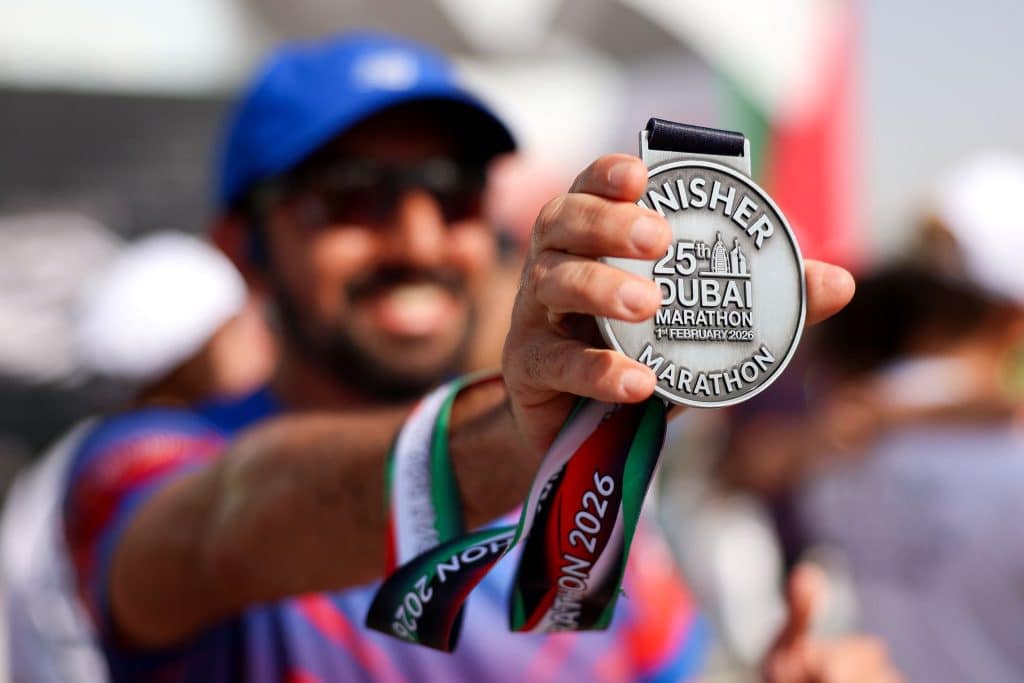 Le Marathon de Dubaï 2026 a offert un doublé éthiopien spectaculaire : Nibret Melak s’impose pour ses débuts en 2h04’00, Anchinalu Dessie gagne en 2h18’31.